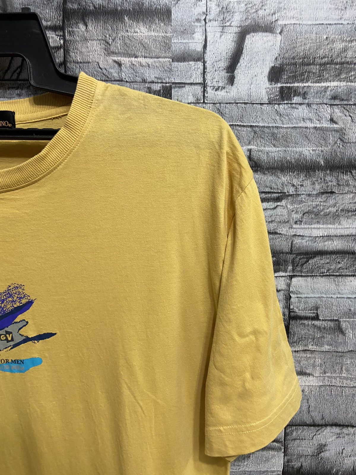 Valentino Vintage Gianni Valentino t shirt spell out size LL fit L Size US L / EU 52-54 / 3 - 5 Thumbnail