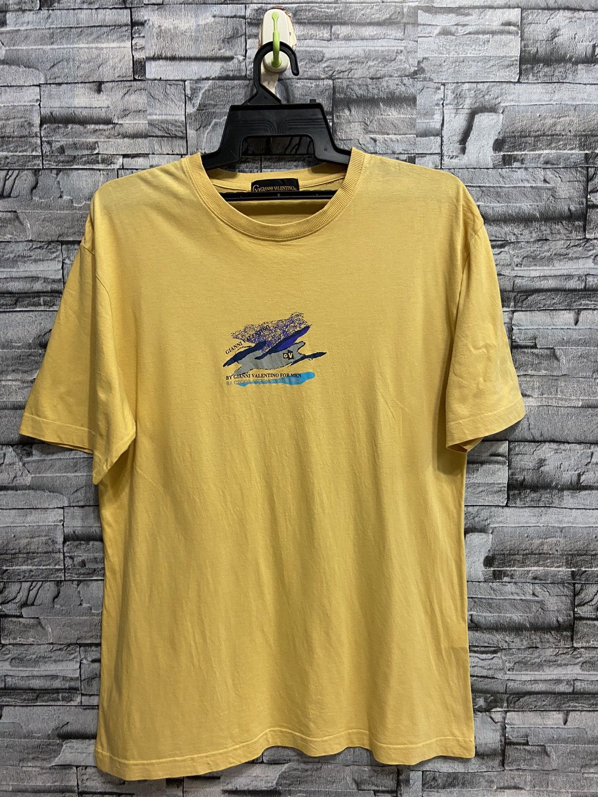 Valentino Vintage Gianni Valentino t shirt spell out size LL fit L Size US L / EU 52-54 / 3 - 1 Thumbnail