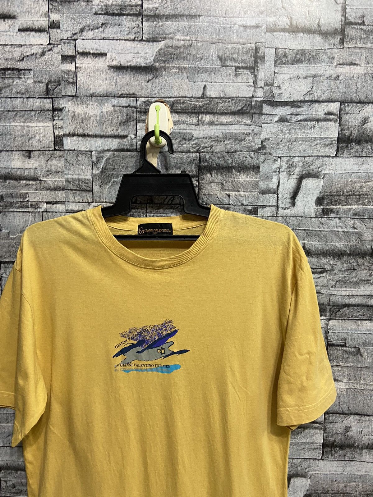 Valentino Vintage Gianni Valentino t shirt spell out size LL fit L Size US L / EU 52-54 / 3 - 2 Thumbnail