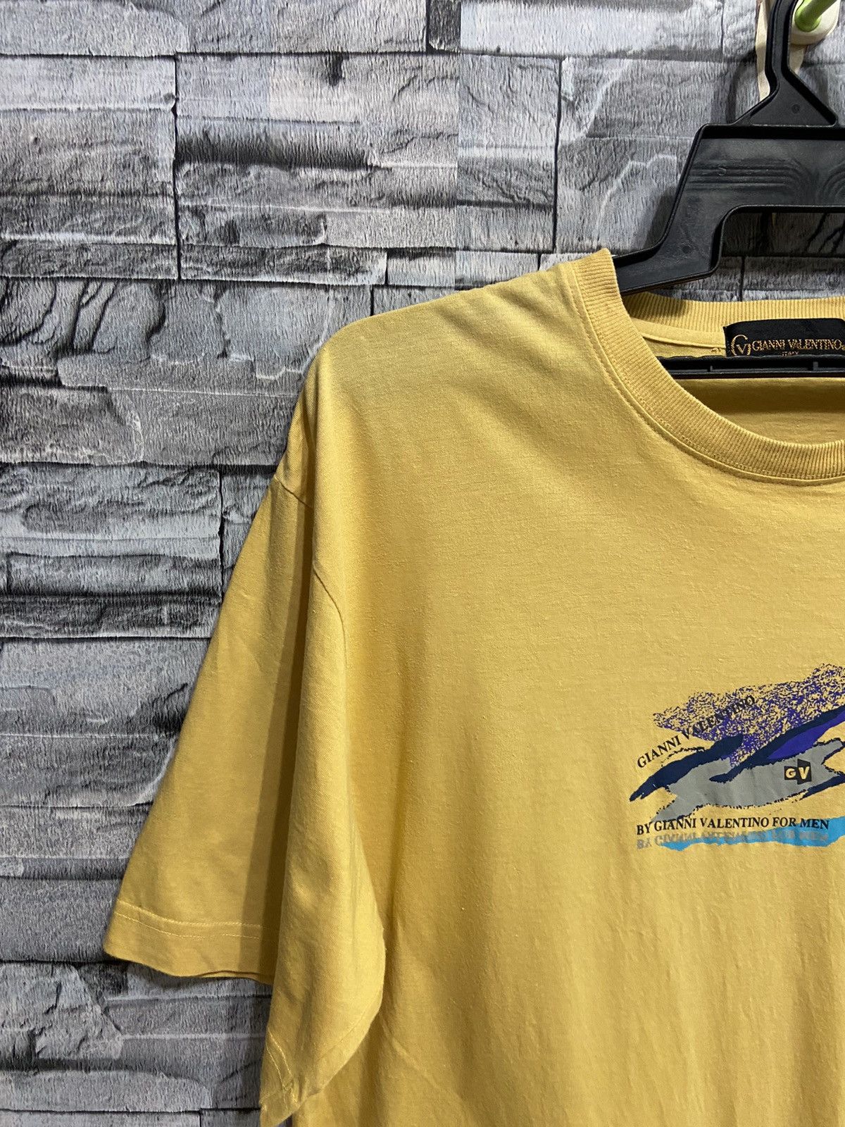 Valentino Vintage Gianni Valentino t shirt spell out size LL fit L Size US L / EU 52-54 / 3 - 4 Thumbnail