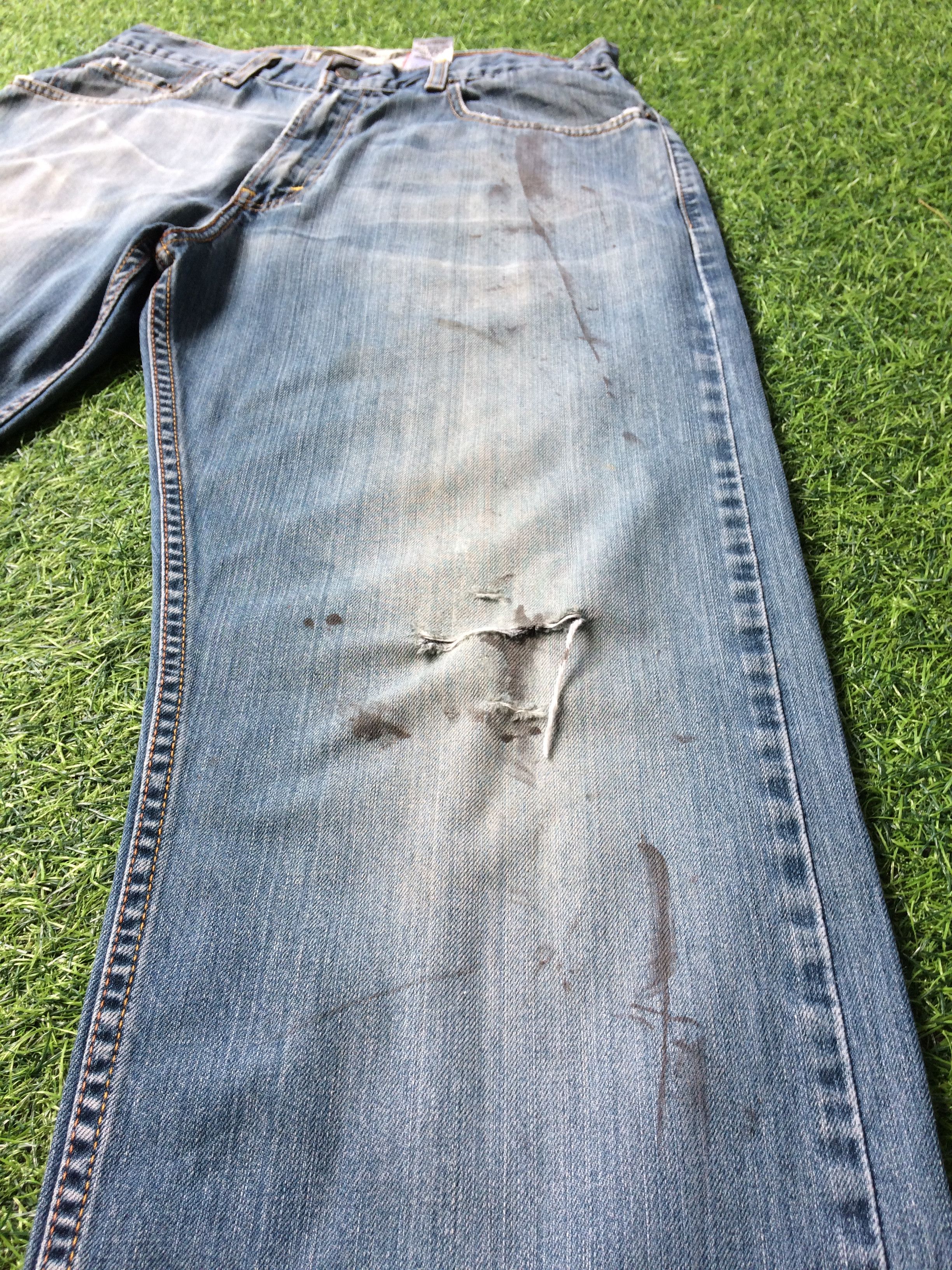 Levi's Vintage Distressed Levi's 569 Dirty Ripped Jeans #B-534 Size US 31 - 7 Thumbnail