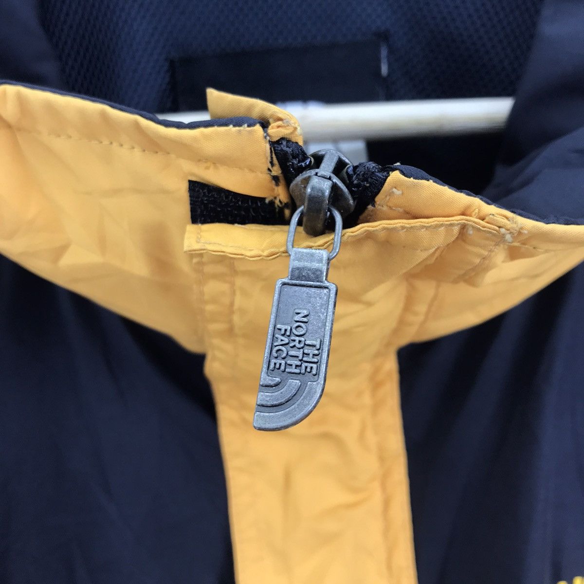 The North Face THE NORTH FACE Hommes T Grands Outdoor Yellow Black Jacket Size US XXL / EU 58 / 5 - 4 Thumbnail
