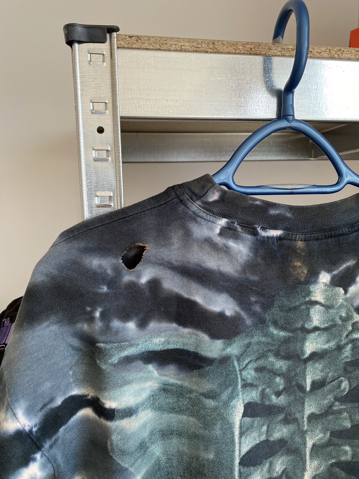 Vintage Vintage Ribs Skull Tie Dye Skull Trashed T-shirt Size US L / EU 52-54 / 3 - 5 Thumbnail