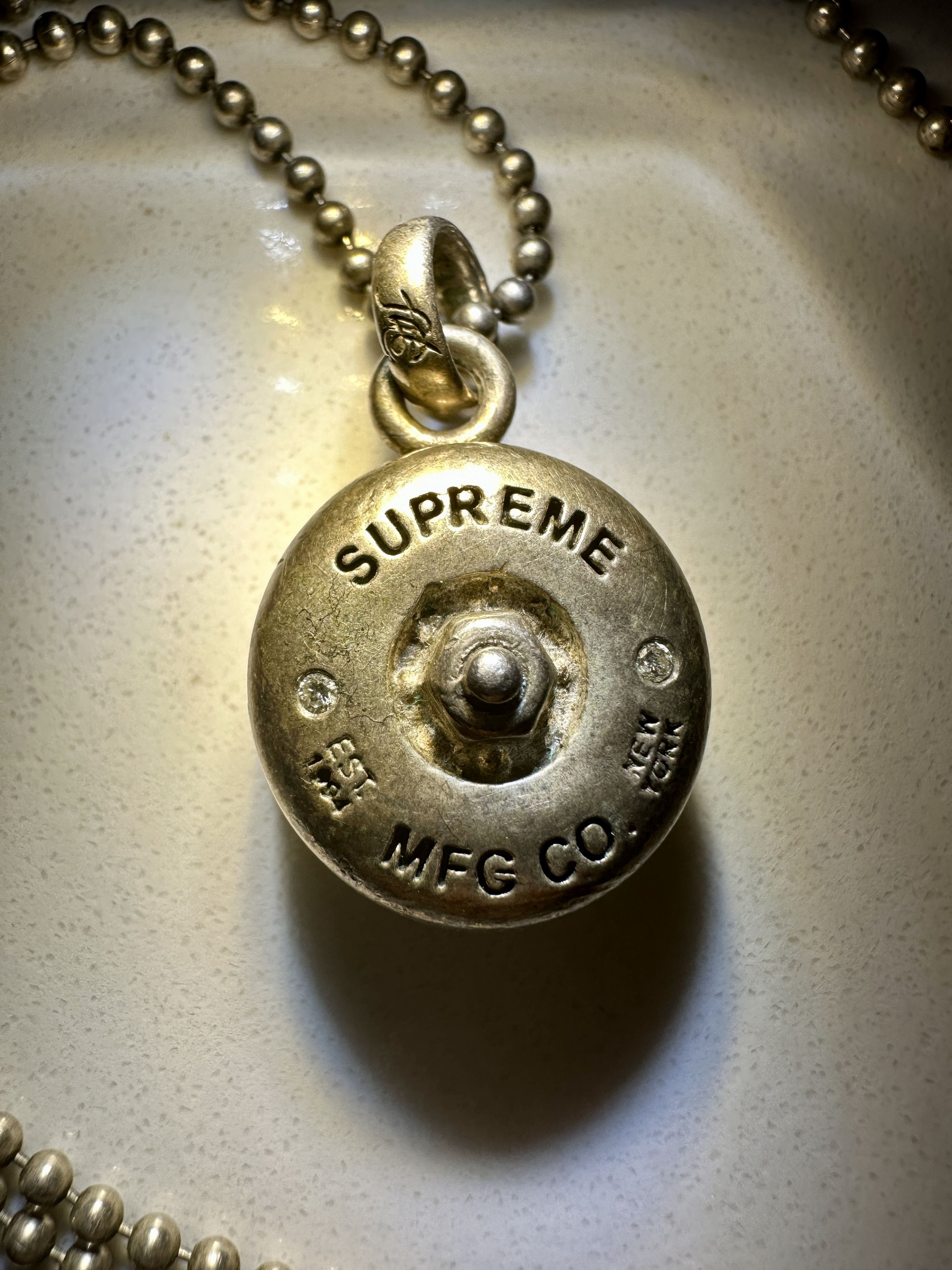 シュプリーム Supreme×Gabriel Uristシルバーデッキペンダント Supreme Supreme x Gabriel Urist Silver Skate Wheel Pendant Diamond