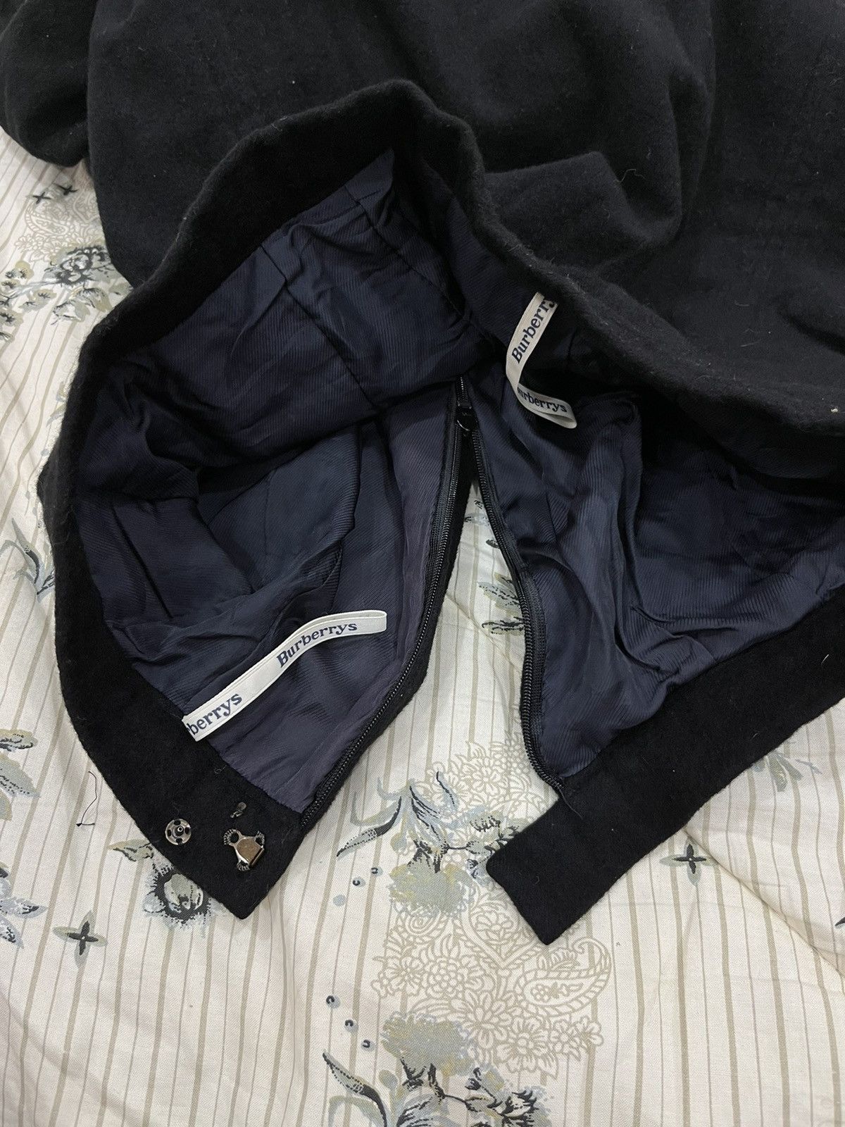 Burberry (D). VINTAGE BURBERRYS SKIRTS Size 26" / US 2 / IT 38 - 7 Thumbnail
