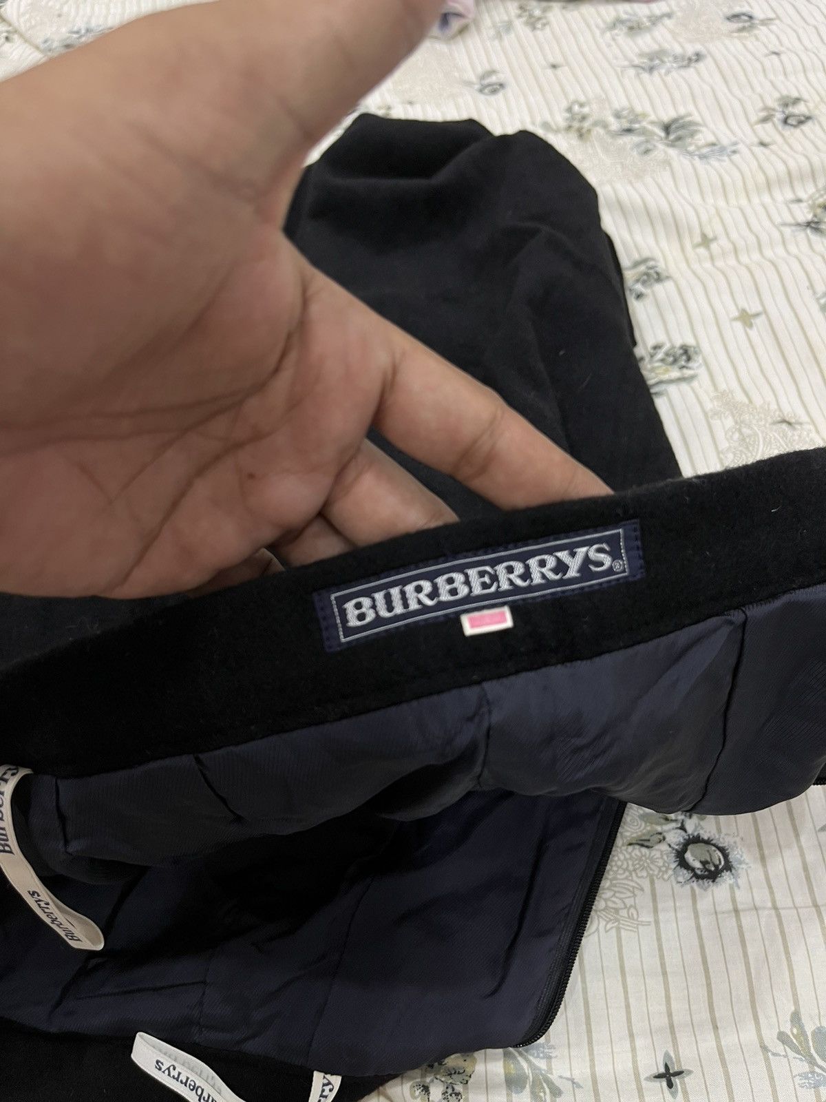Burberry (D). VINTAGE BURBERRYS SKIRTS Size 26" / US 2 / IT 38 - 9 Thumbnail