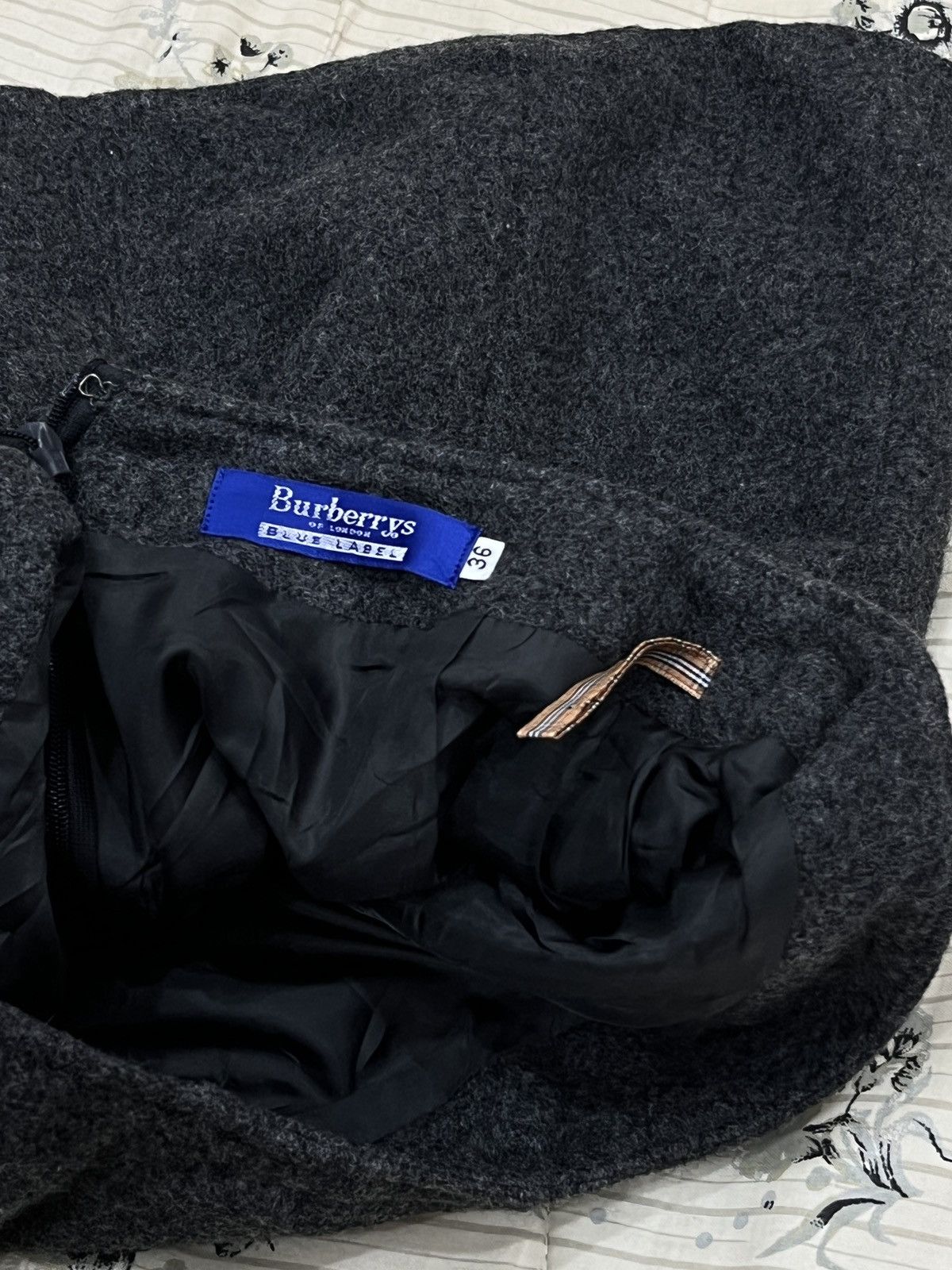 Burberry (Bbb). BURBERRY BLUE LABEL SKIRTS Size 24" / US 00 / IT 34 - 4 Thumbnail