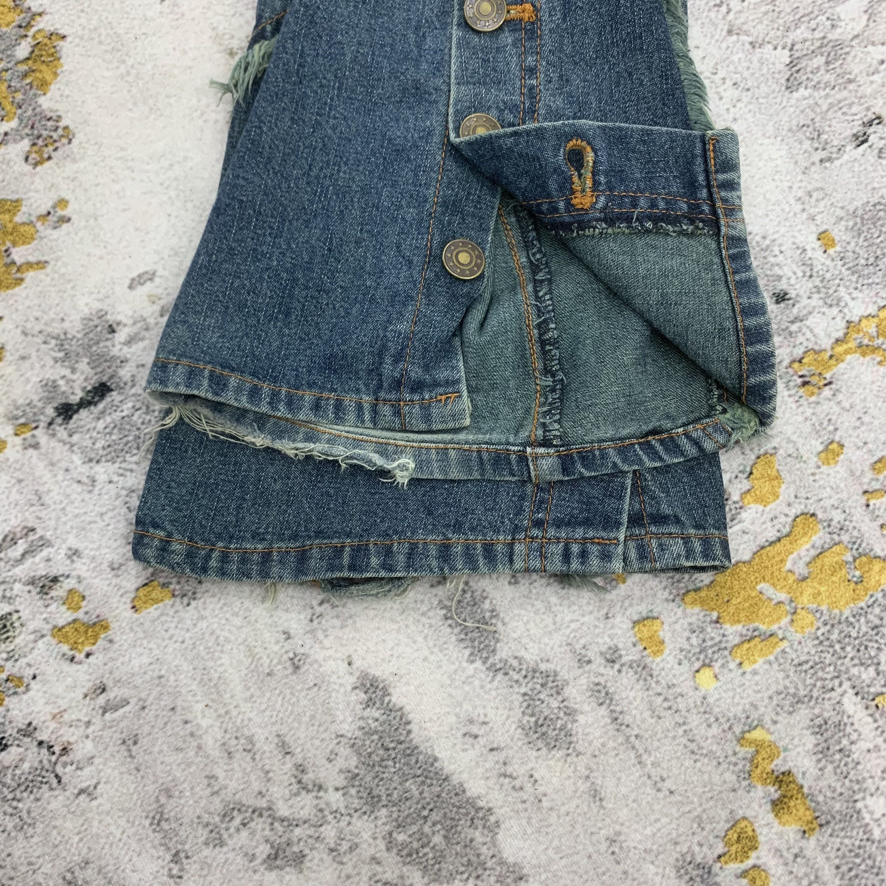 Japanese Brand Flared Blue Jeans Distressed Denim Size US 26 / EU 42 - 7 Thumbnail