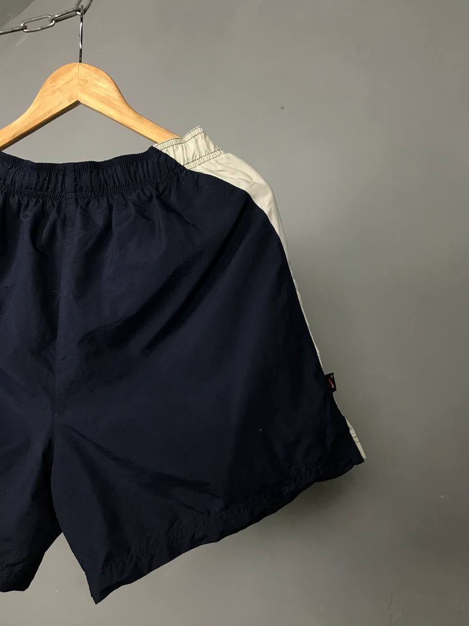 Nike Nike swoosh streetwear vintage shorts Size US 34 / EU 50 - 4 Thumbnail