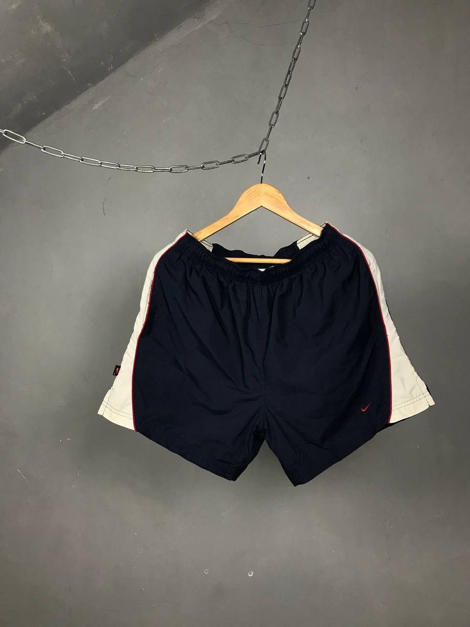 Nike Nike swoosh streetwear vintage shorts Size US 34 / EU 50 - 1 Thumbnail