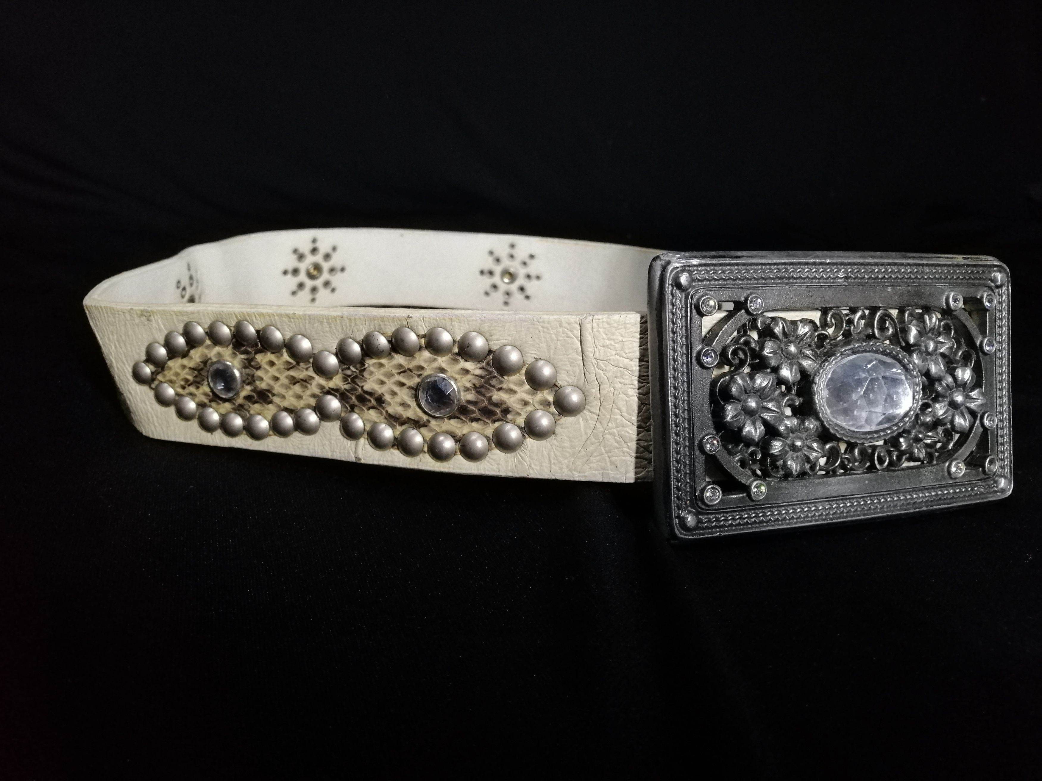 Japanese Brand Big Buckle Diamond Gem's Snake Skin Genuine Leather White Size ONE SIZE - 1 Thumbnail