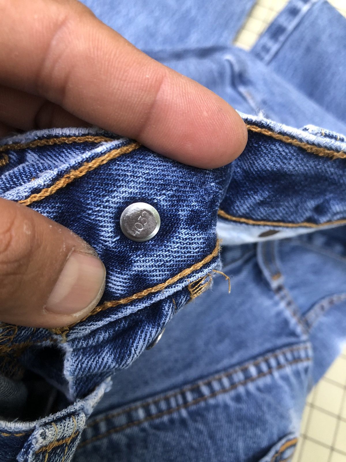 Levi's Rare🔥Vintage Levi’s 501 Light Wash Jeans Size US 32 / EU 48 - 11 Thumbnail
