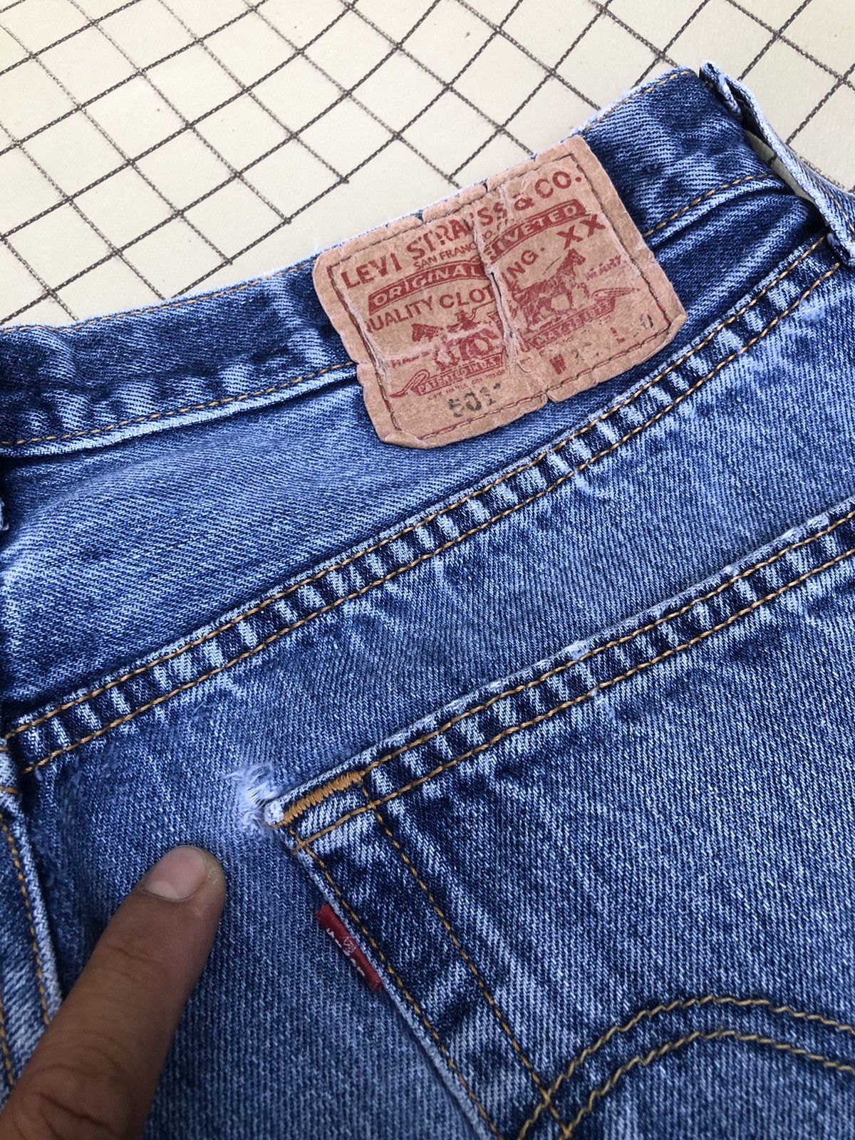 Levi's Rare🔥Vintage Levi’s 501 Light Wash Jeans Size US 32 / EU 48 - 6 Thumbnail