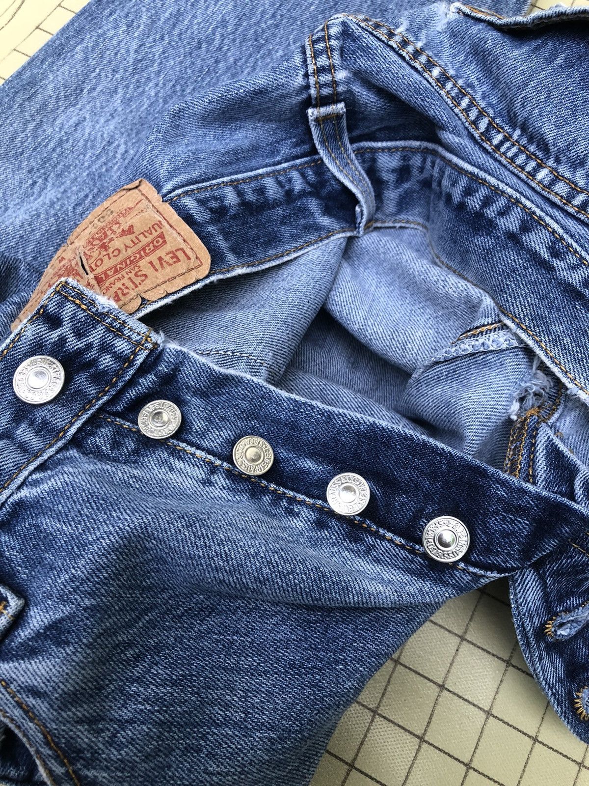 Levi's Rare🔥Vintage Levi’s 501 Light Wash Jeans Size US 32 / EU 48 - 12 Thumbnail