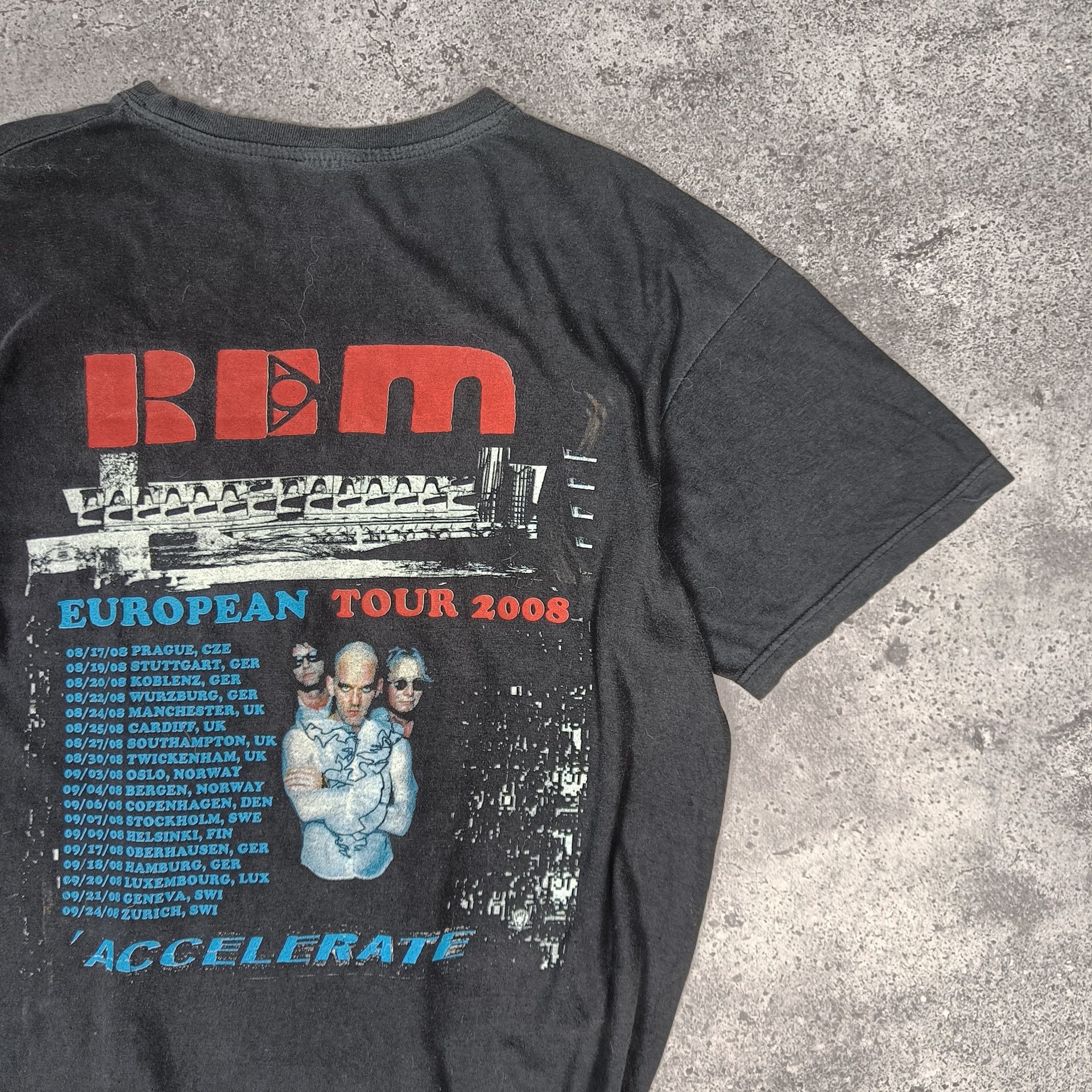 Band Tees × R.E.M. × Vintage Vintage distressed R.E.M. T-shirt 2008 Tour Band Tee Size US L / EU 52-54 / 3 - 3 Thumbnail