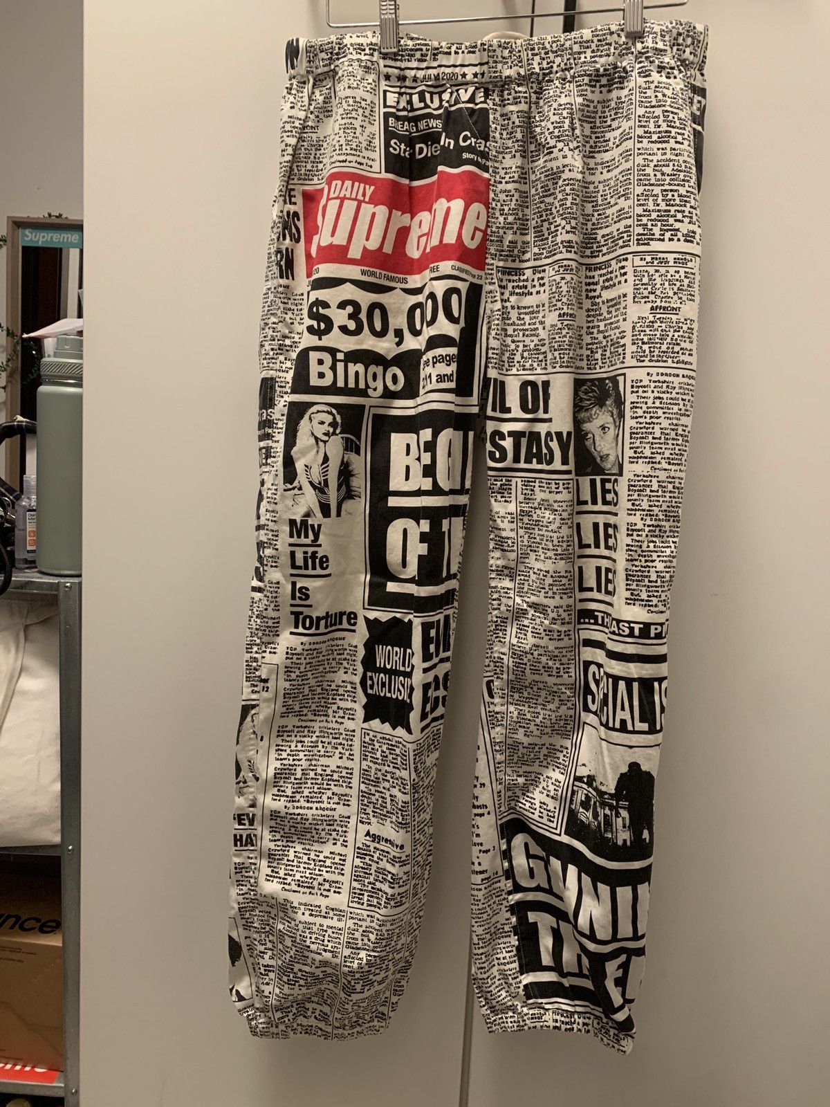 Supreme supreme newsprint skate pant FW18 | Grailed