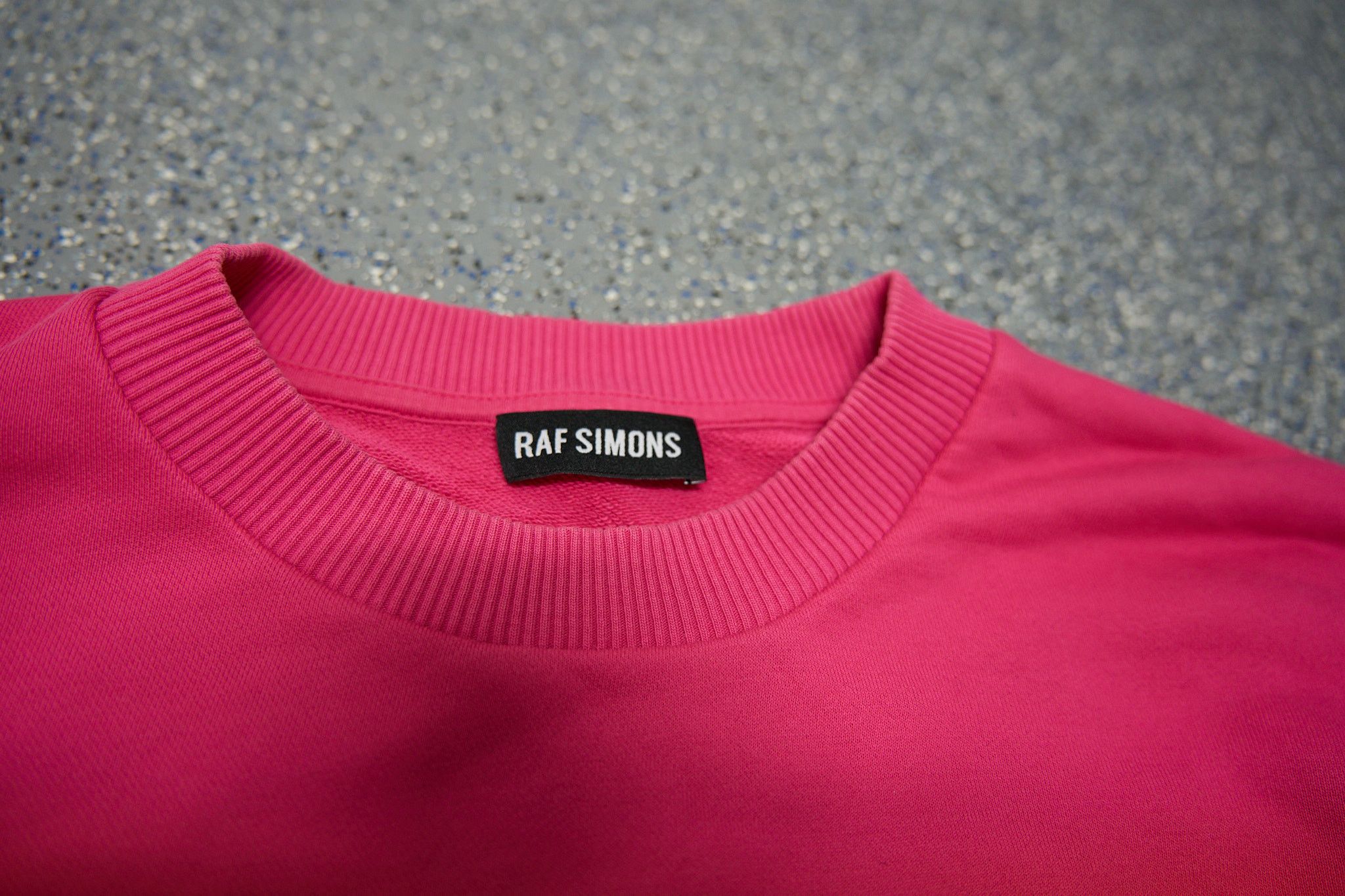 Raf Simons Raf Simons FW14 ombré crewneck red pink Size US M / EU 48-50 / 2 - 2 Thumbnail
