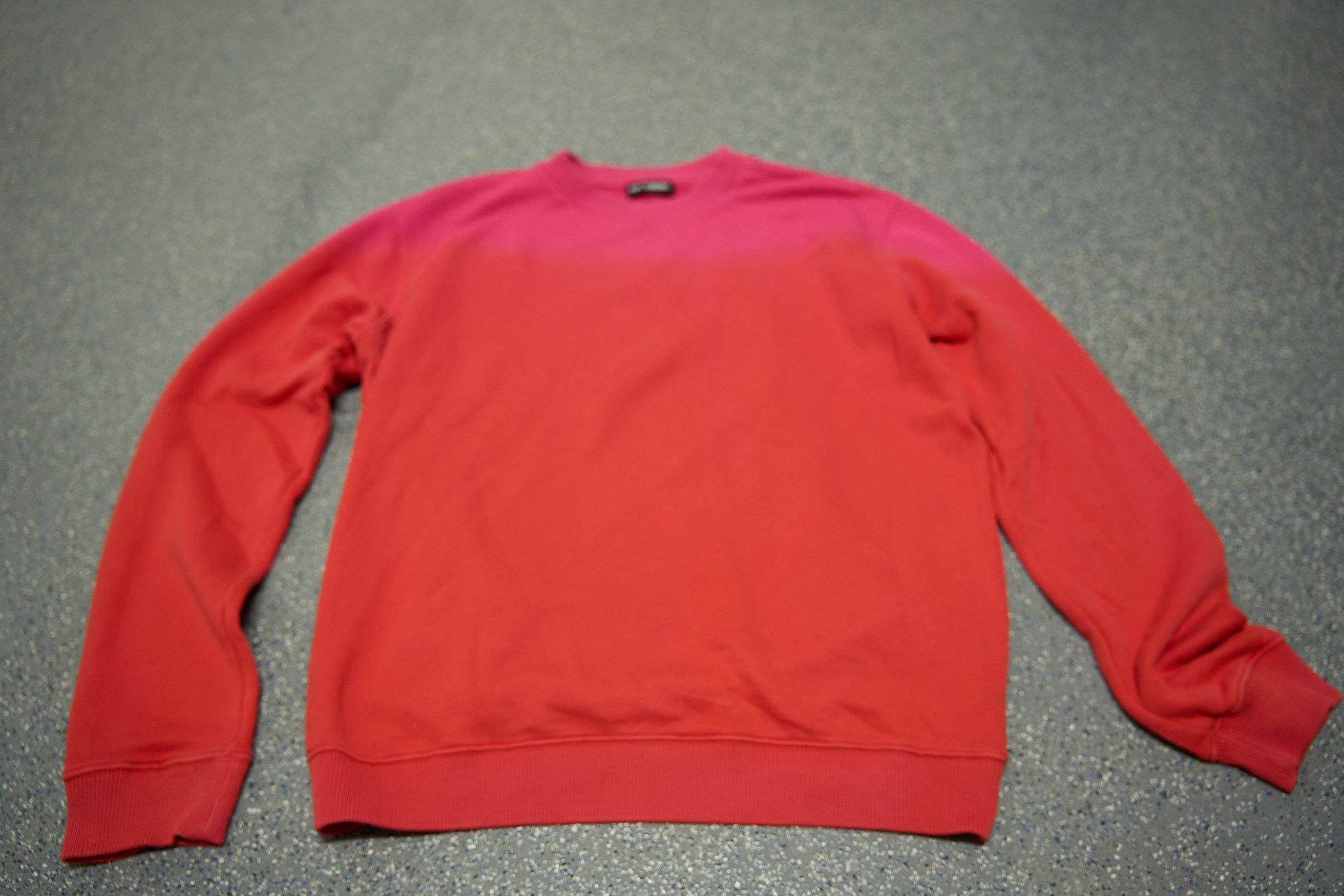 Raf Simons Raf Simons FW14 ombré crewneck red pink Size US M / EU 48-50 / 2 - 1 Thumbnail
