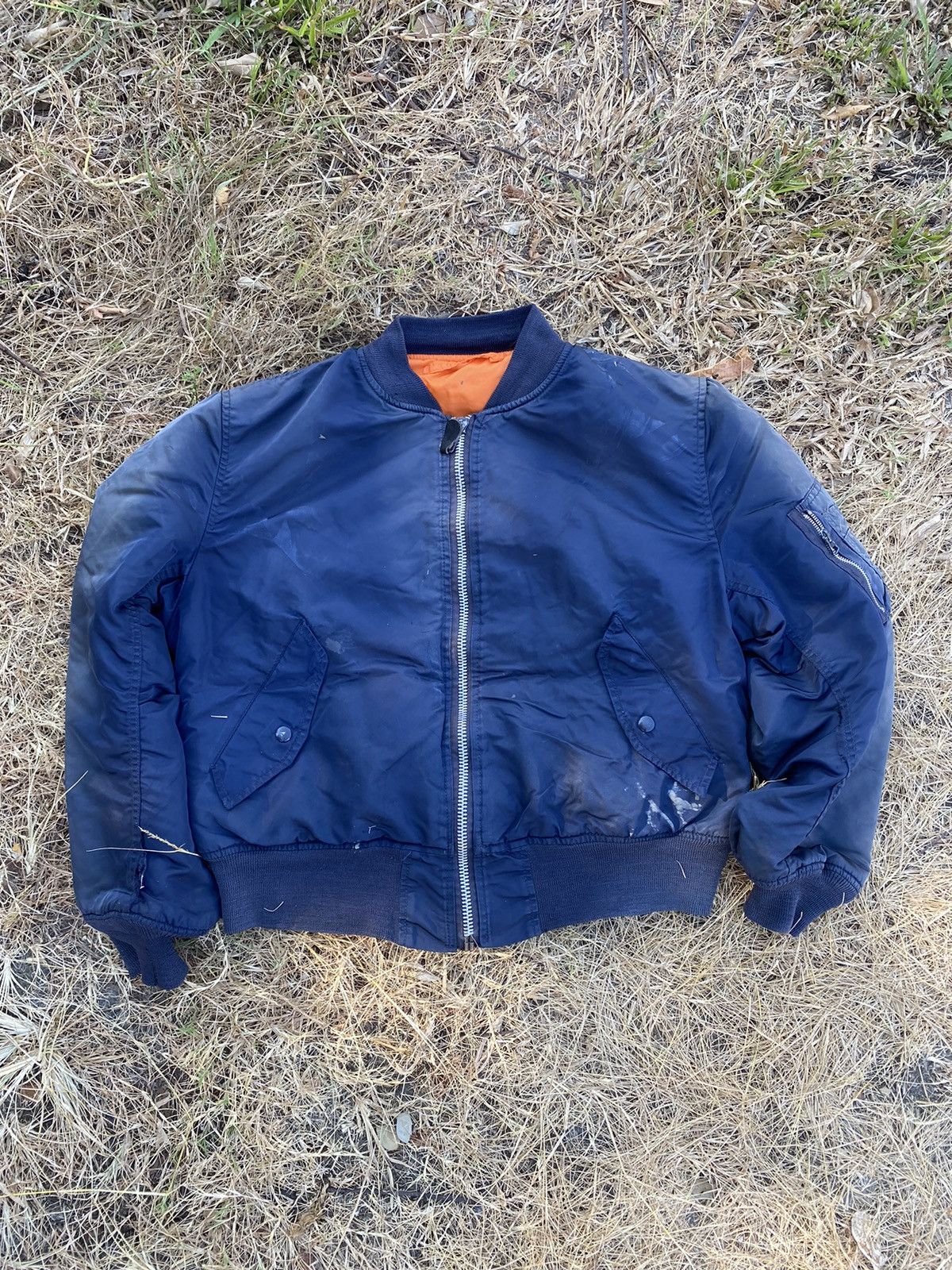 Alpha Industries Vintage Alpha Industries Sunfaded Distress MA1 bomber Jacket Size US L / EU 52-54 / 3 - 1 Thumbnail