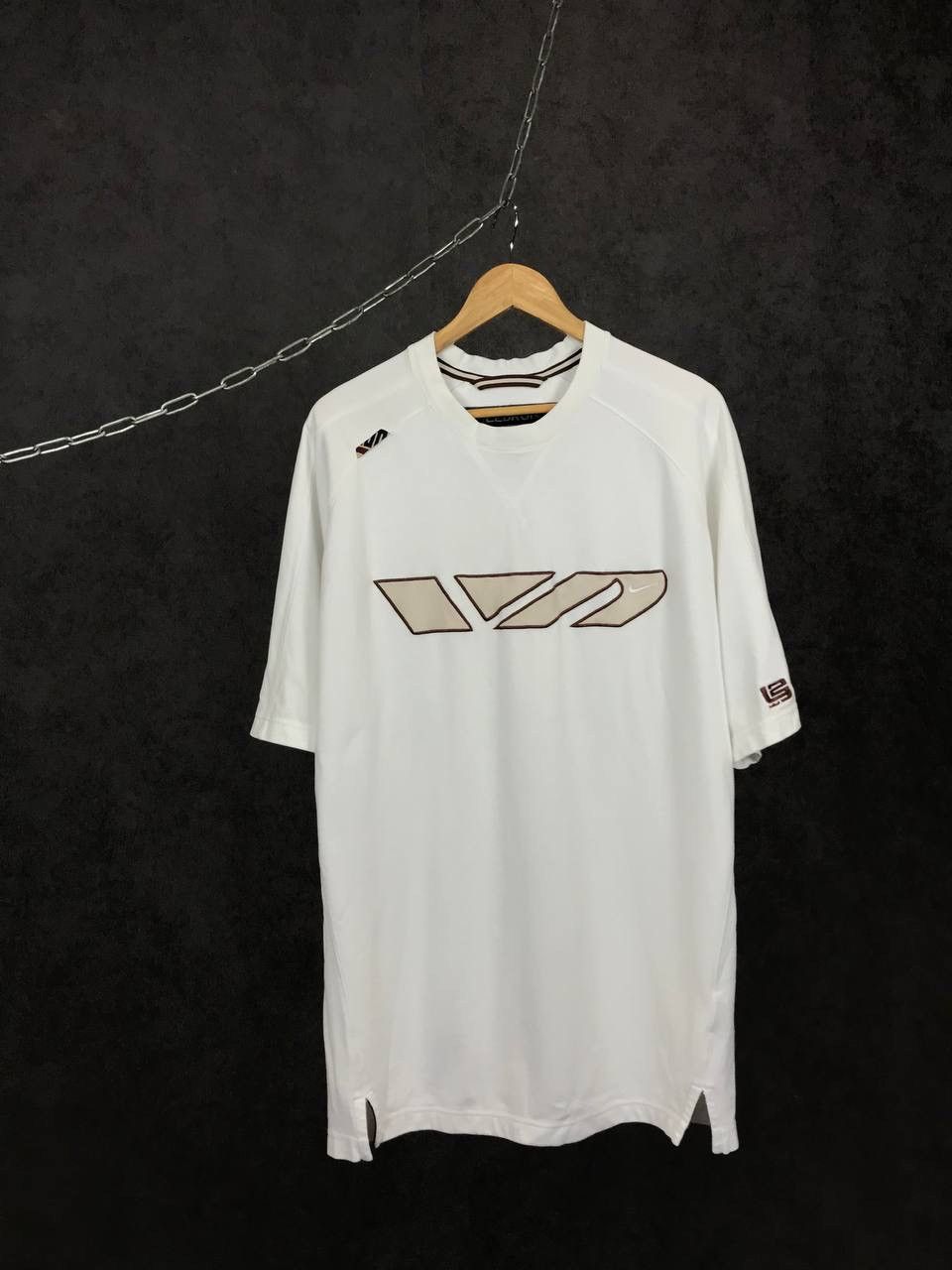 Nike Nike Lebron vintage swoosh streetwear tee Size US L / EU 52-54 / 3 - 1 Thumbnail