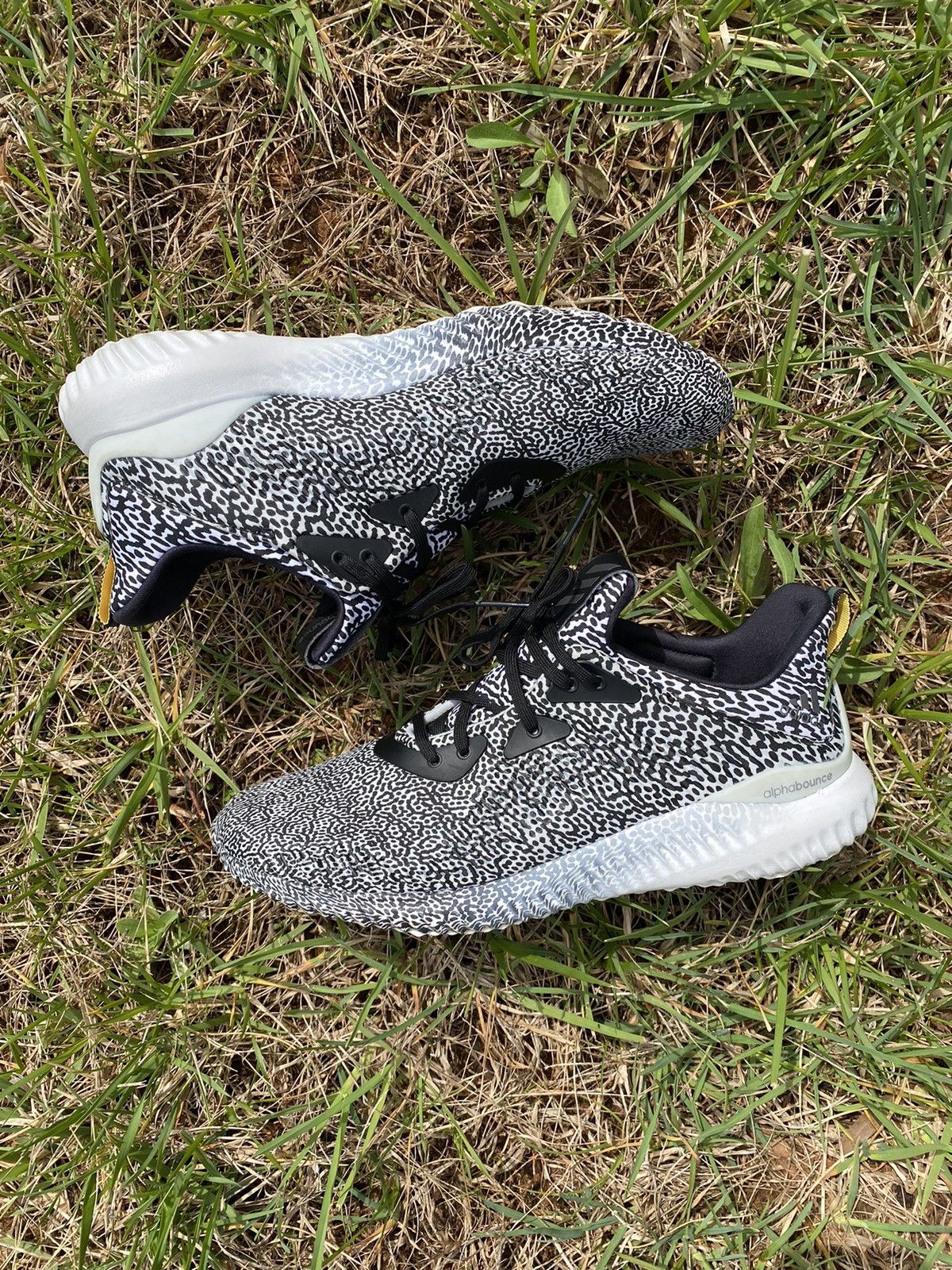 Adidas Adidas Alpha Bounce zebra shoes Size US 10 / EU 43 - 3 Thumbnail