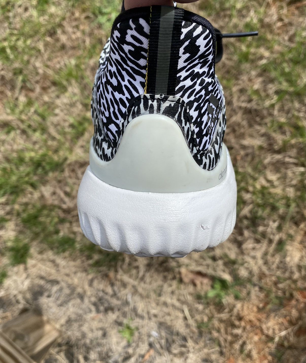 Adidas Adidas Alpha Bounce zebra shoes Size US 10 / EU 43 - 6 Thumbnail