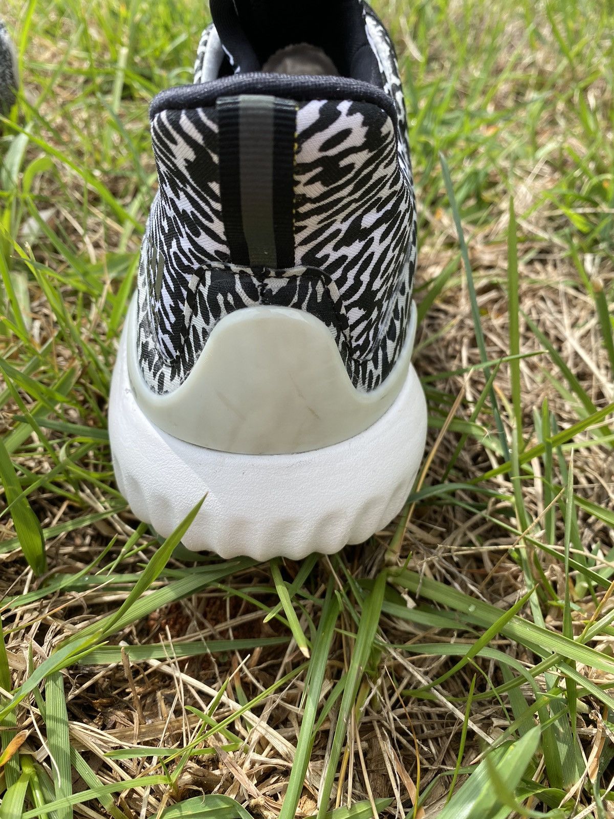 Adidas Adidas Alpha Bounce zebra shoes Size US 10 / EU 43 - 5 Thumbnail