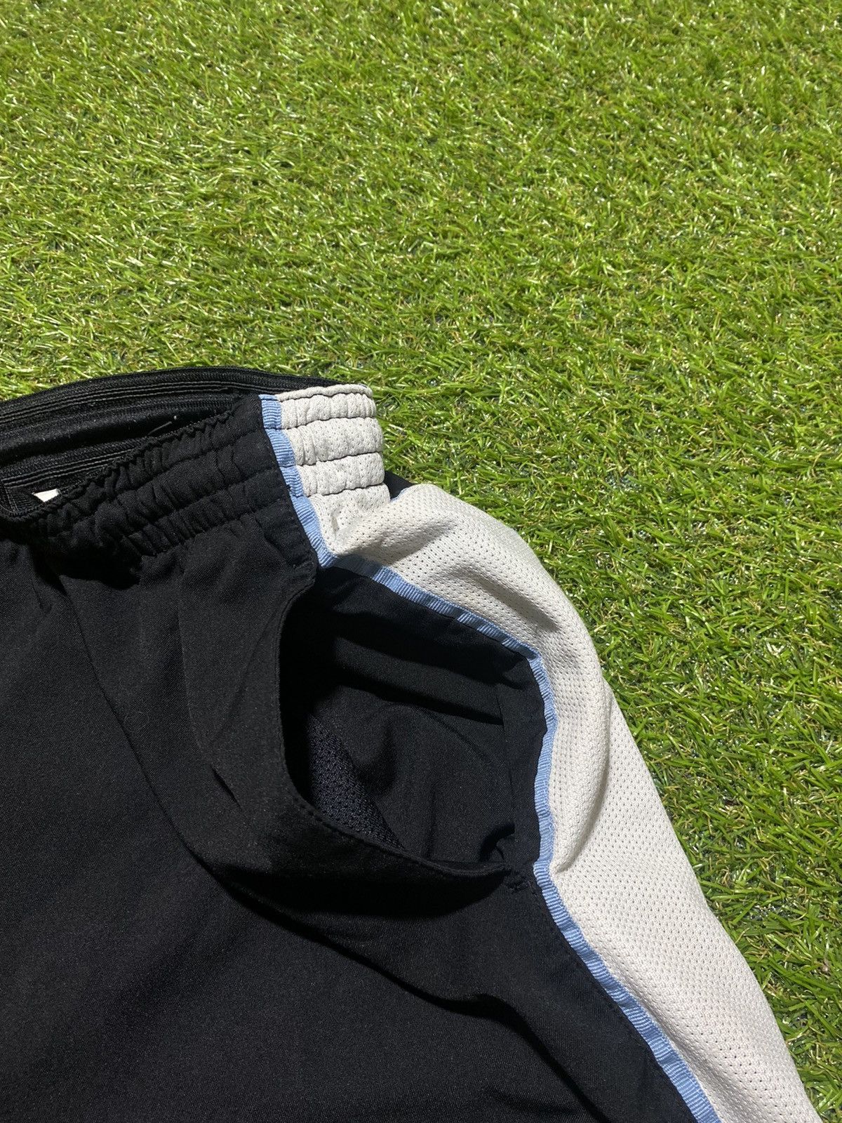 Nike Vintage Nike shorts streetwear swoosh casual y2k size M Size US 32 / EU 48 - 2 Thumbnail