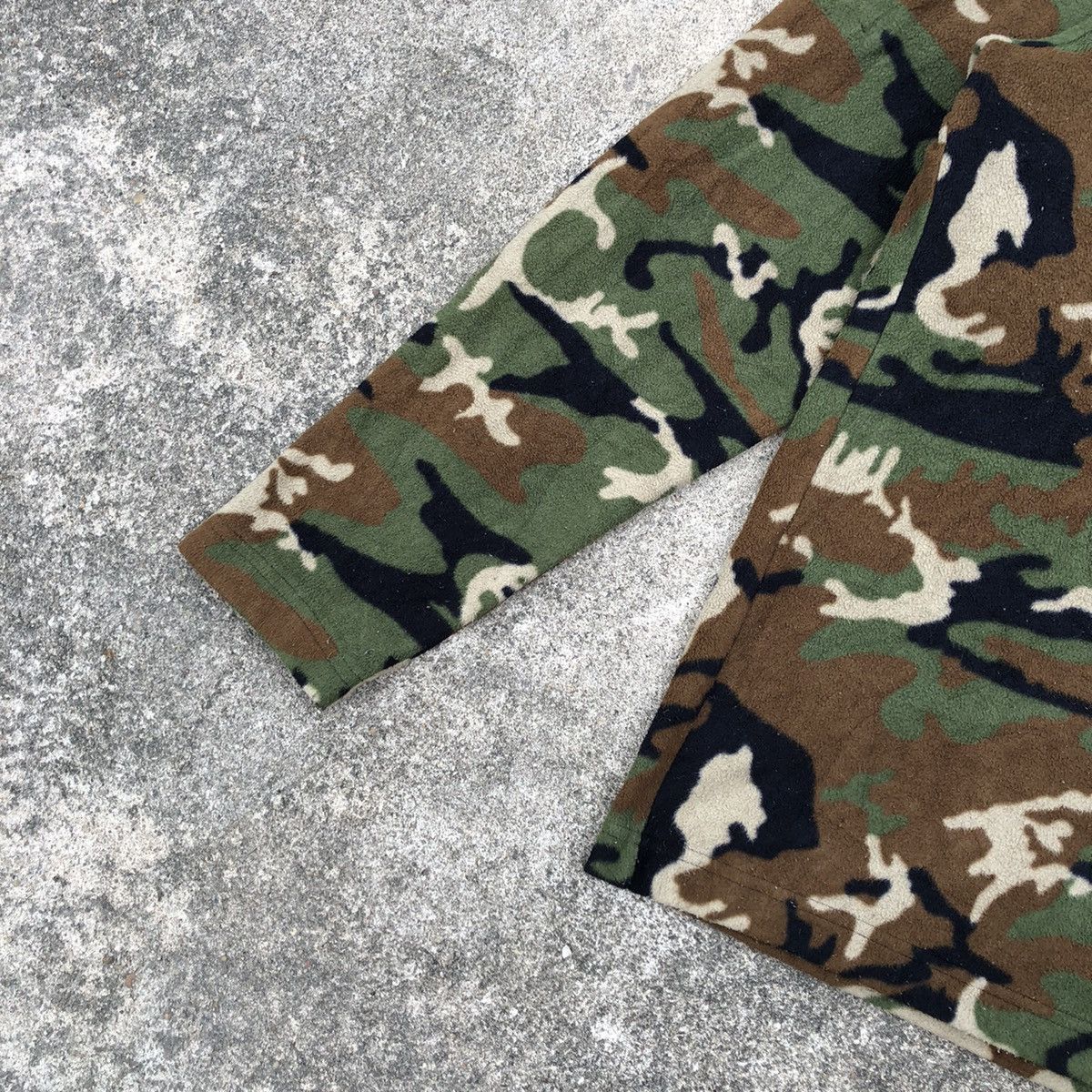 Andy Warhol × Japanese Brand × Uniqlo Rare Andy Warhol Mini OG Signature "a" Camo Fleece Shirts Size US M / EU 48-50 / 2 - 8 Thumbnail