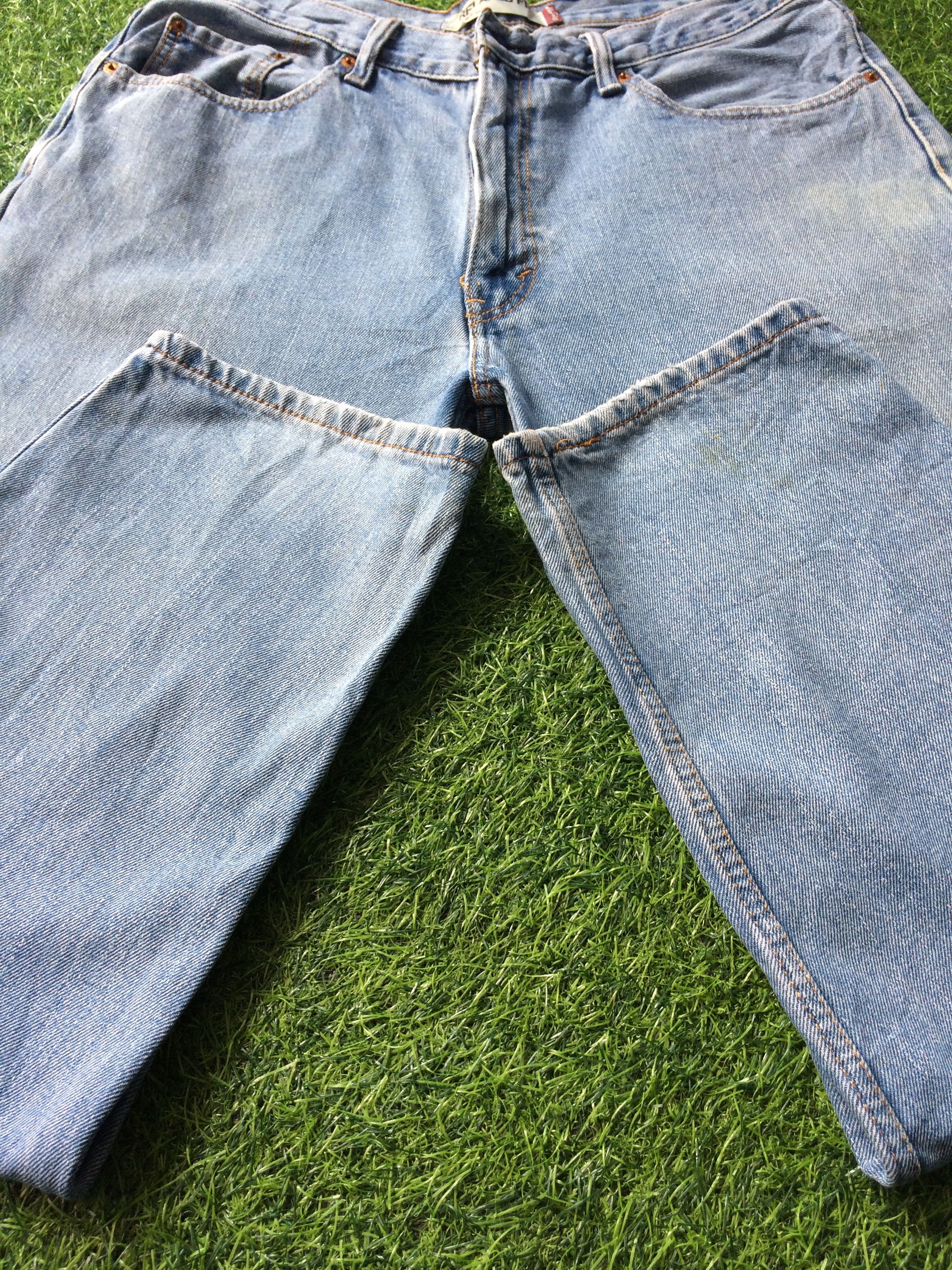 Levi's Distressed Levis 550 Jeans Light Wash Denim #B-829 Size US 37 - 5 Thumbnail