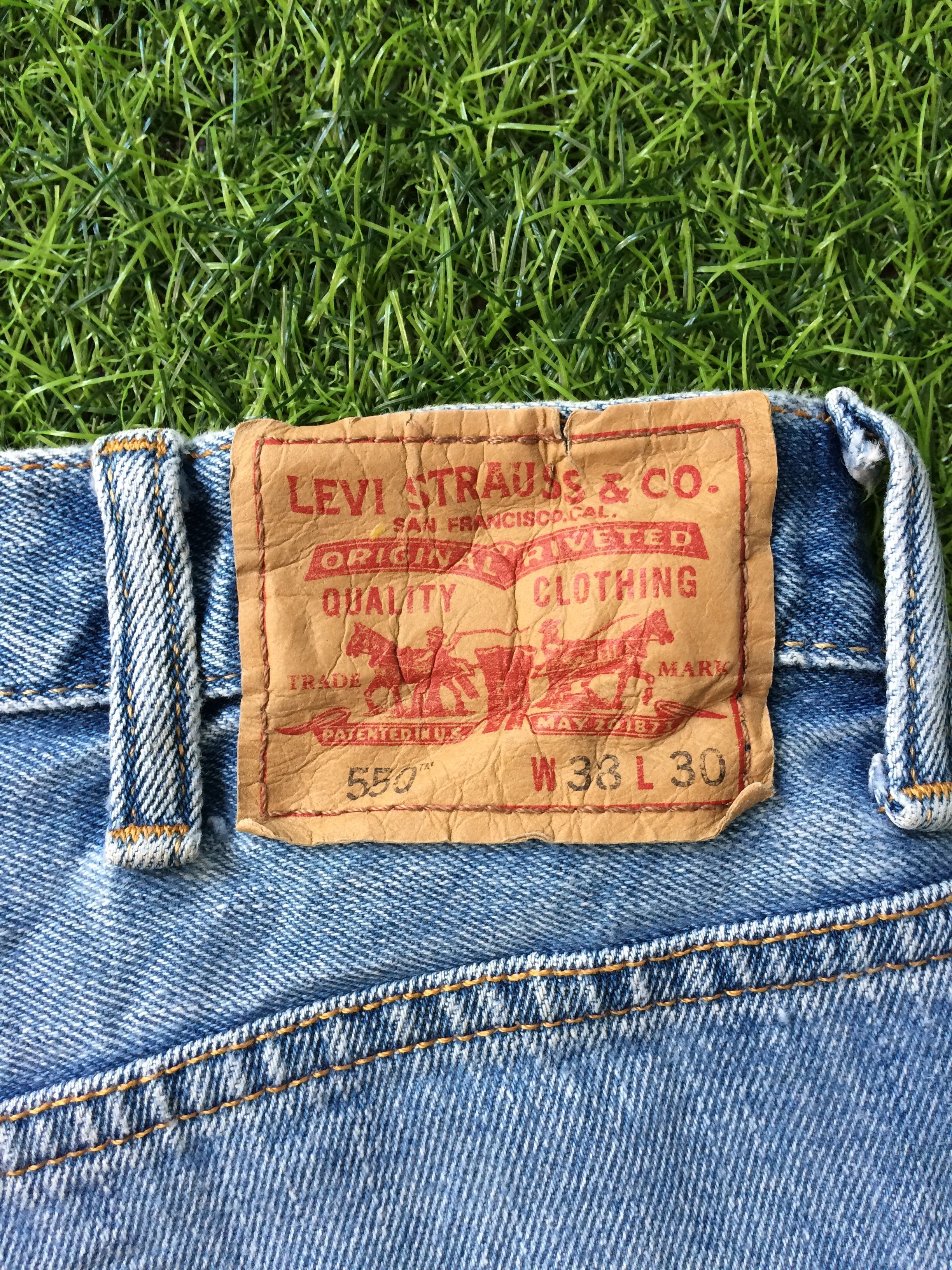 Levi's Distressed Levis 550 Jeans Light Wash Denim #B-829 Size US 37 - 10 Thumbnail