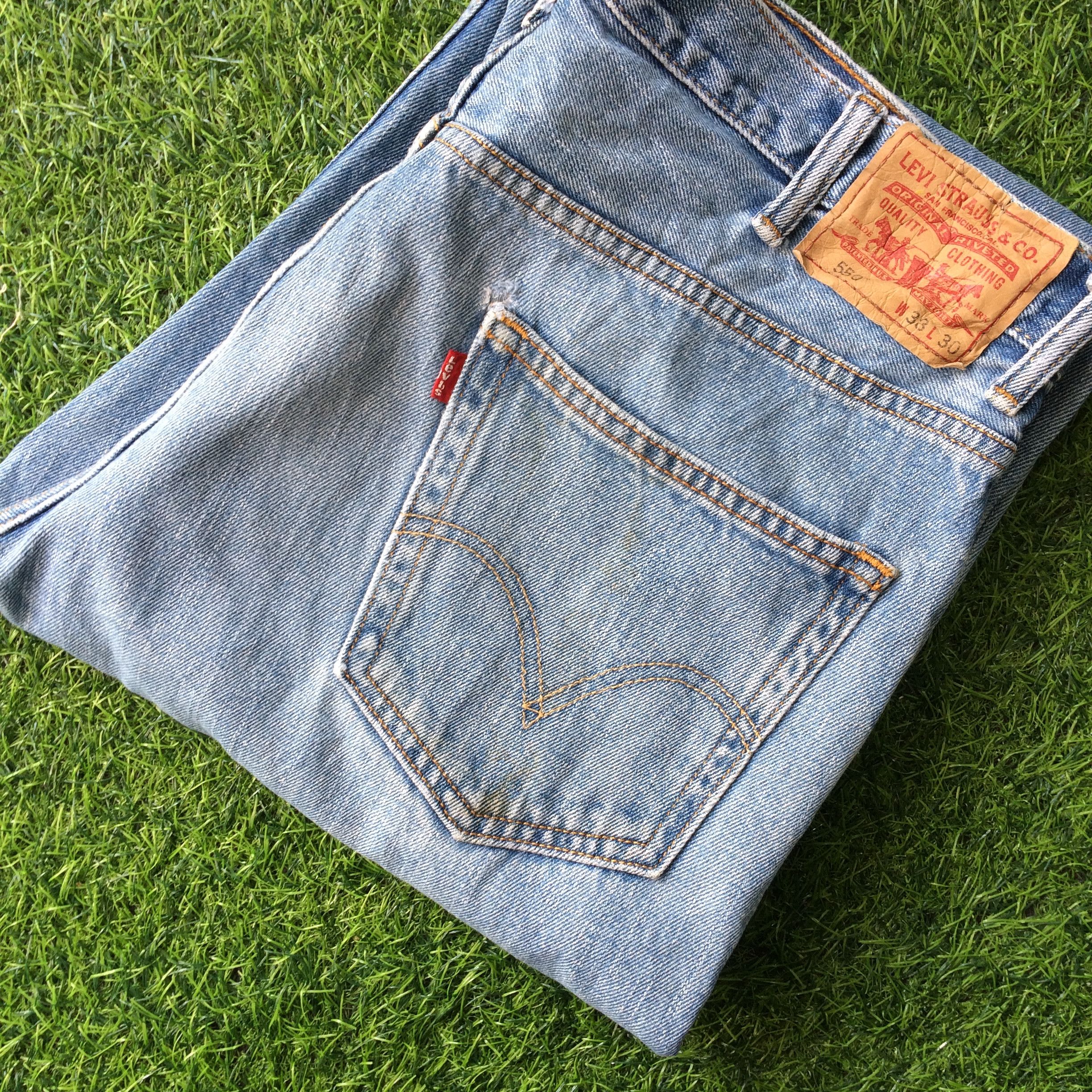 Levi's Distressed Levis 550 Jeans Light Wash Denim #B-829 Size US 37 - 8 Thumbnail