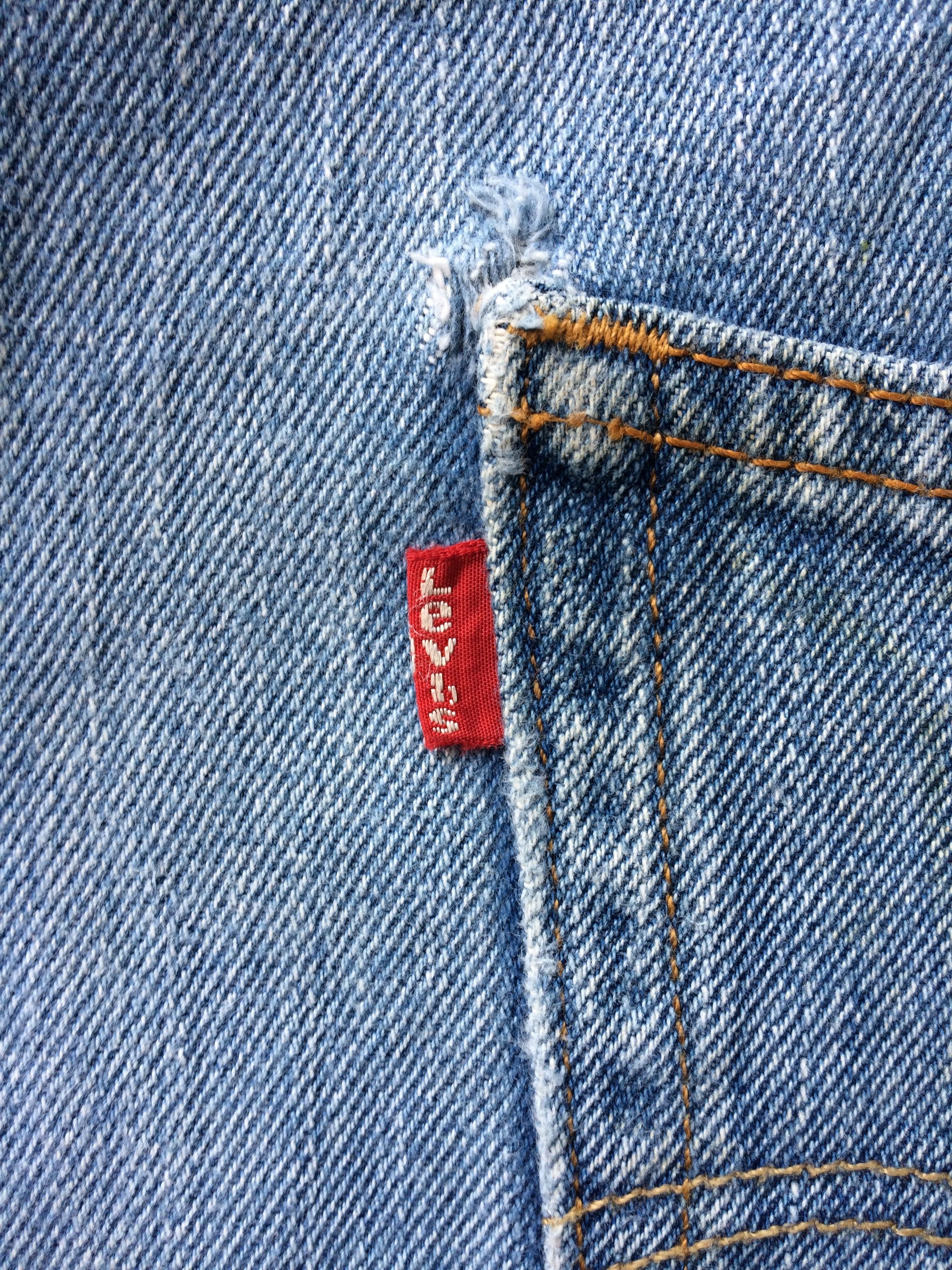 Levi's Distressed Levis 550 Jeans Light Wash Denim #B-829 Size US 37 - 9 Thumbnail
