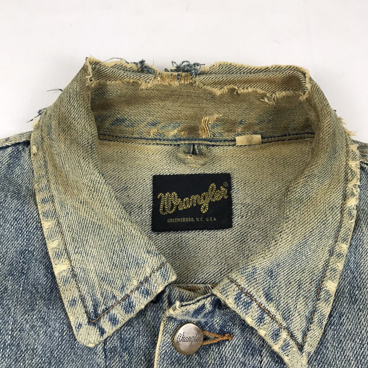 Vintage Vintage Wrangler Distressed Denim Jacket Size US XL / EU 56 / 4 - 7 Thumbnail