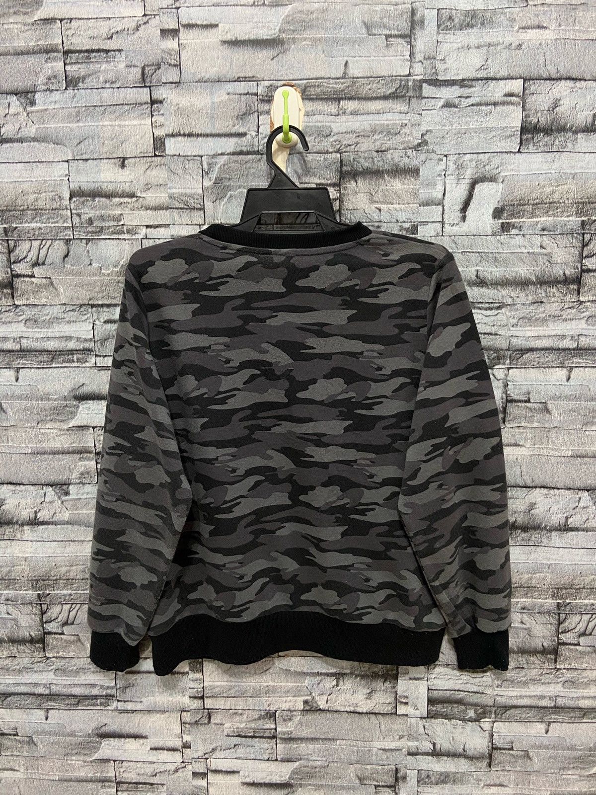 Vintage Vintage Outdoor sweatshirt army camo design size 3L fit L Size US L / EU 52-54 / 3 - 7 Thumbnail
