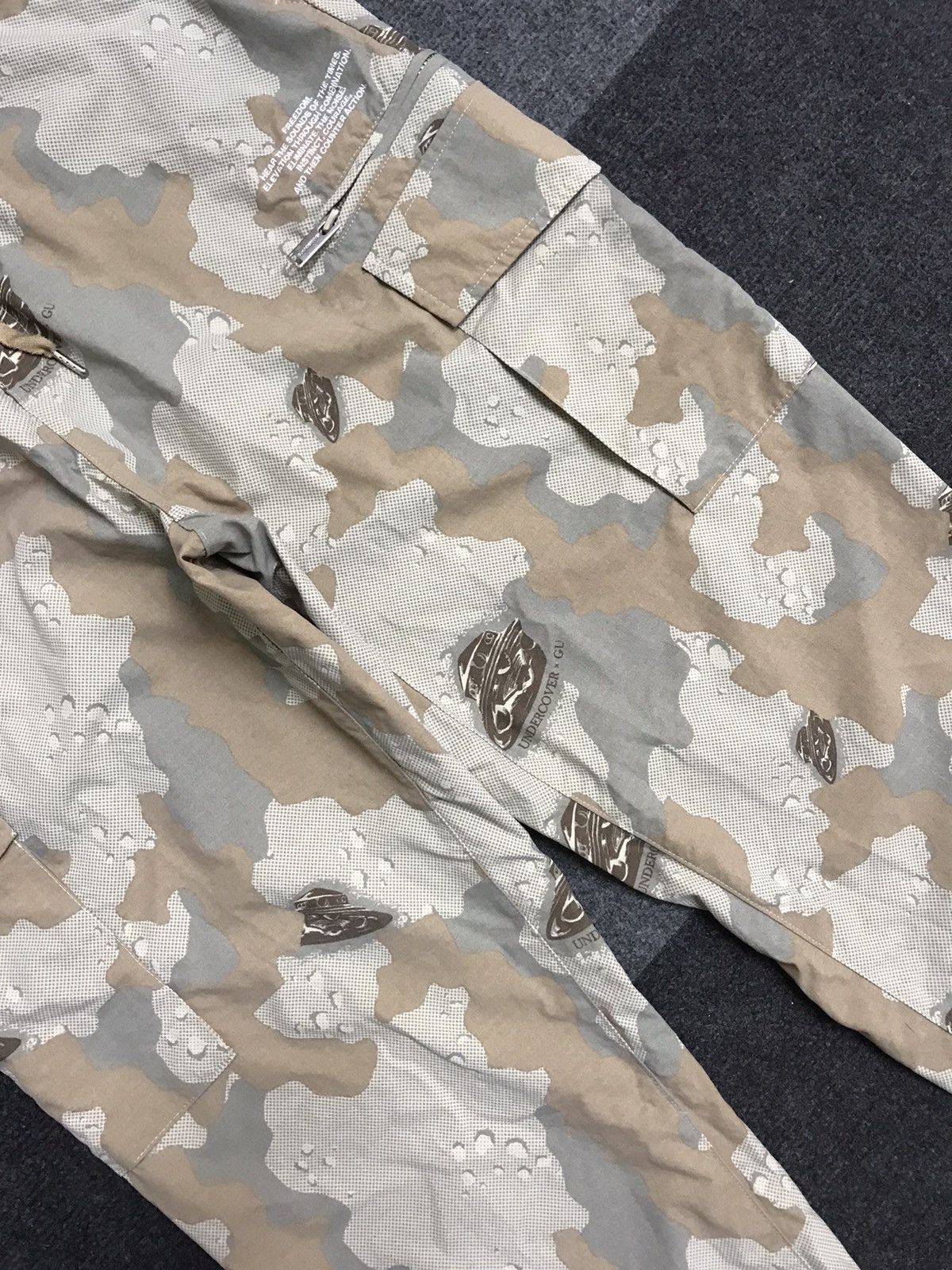 GU UNDERCOVER X GU Hype Beast Style Camo Multipockets Pant Size US 31 - 3 Thumbnail