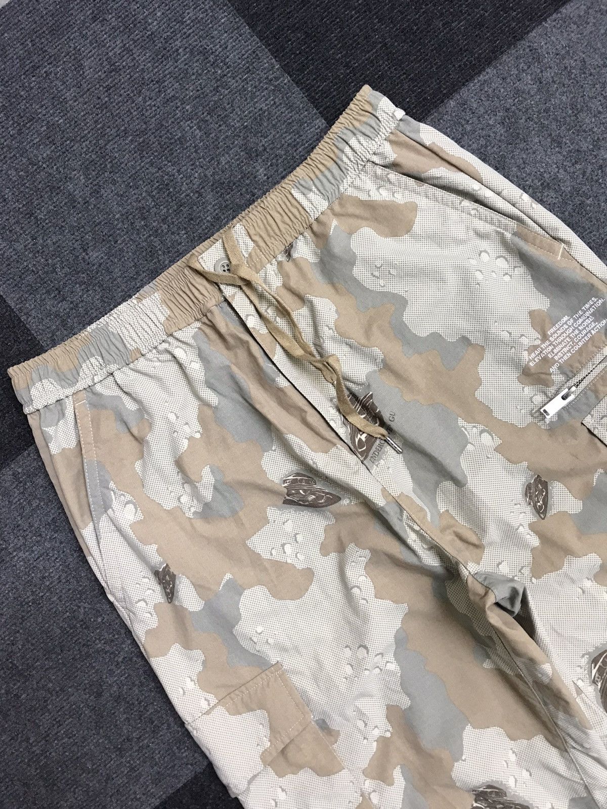 GU UNDERCOVER X GU Hype Beast Style Camo Multipockets Pant Size US 31 - 2 Thumbnail