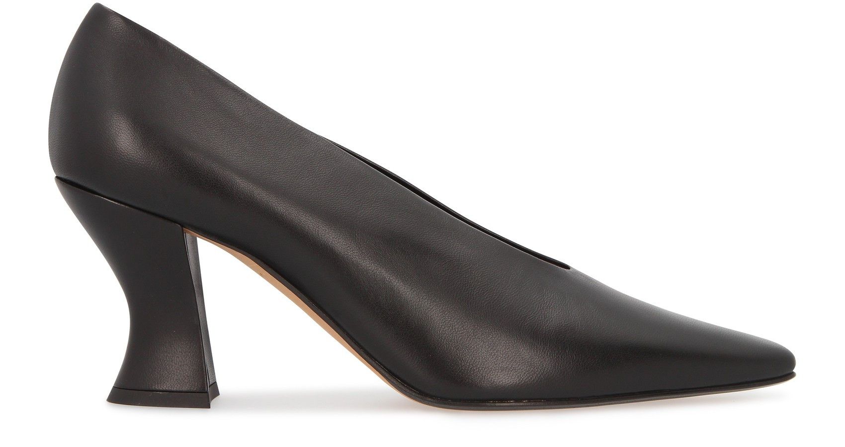 oc11z0323 Almond Pumps in Black