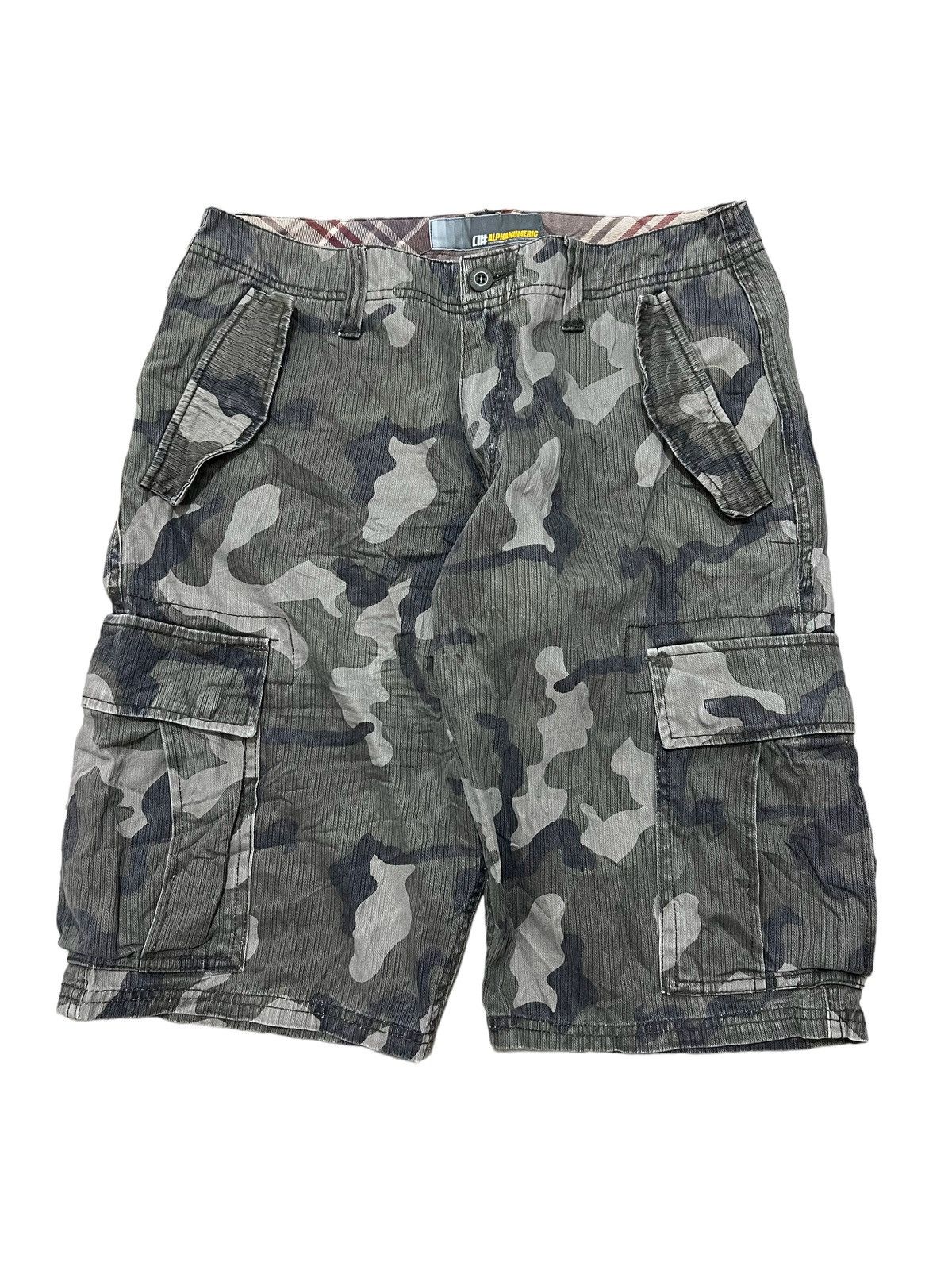Vintage Alphanumeric Cargo camouflage Shorts