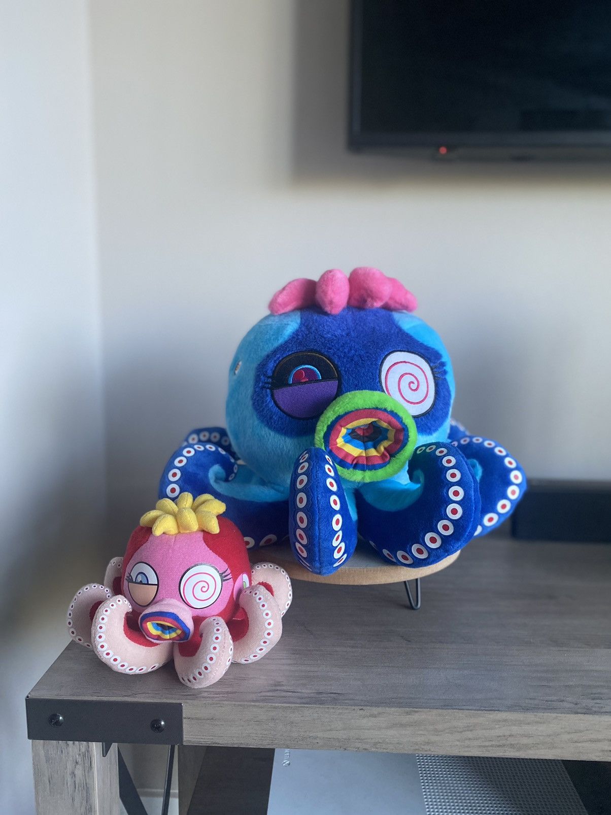 Takashi Murakami XL Blue Octopus and small Red octopus by Takashi Murakami Size ONE SIZE - 1 Preview