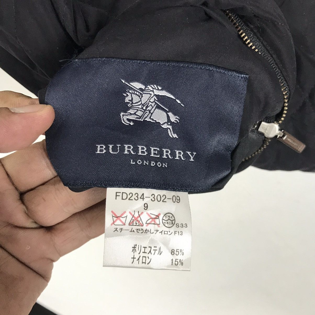 Burberry Burberry London Reversible Nova Check Quilted Vests Size US XS / EU 42 / 0 - 18 Thumbnail