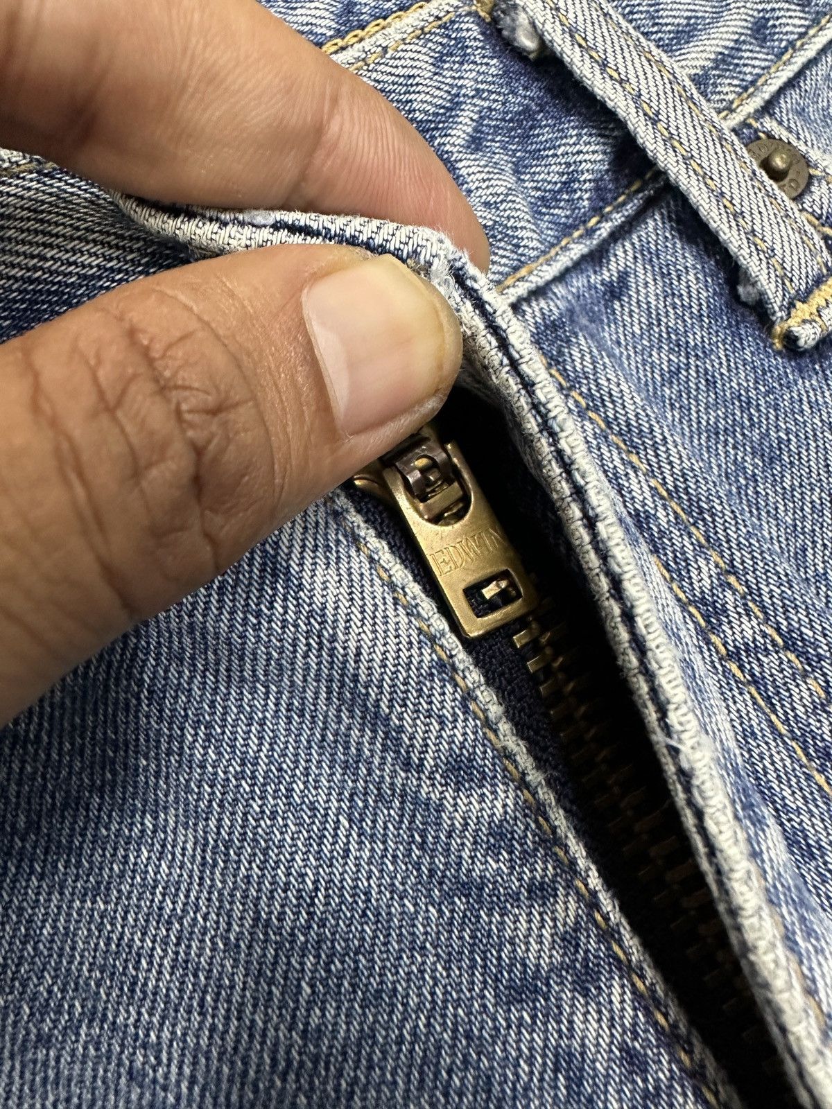 EDWIN INTERNATIONAL BASIC DISTRESSED DENIM-J724