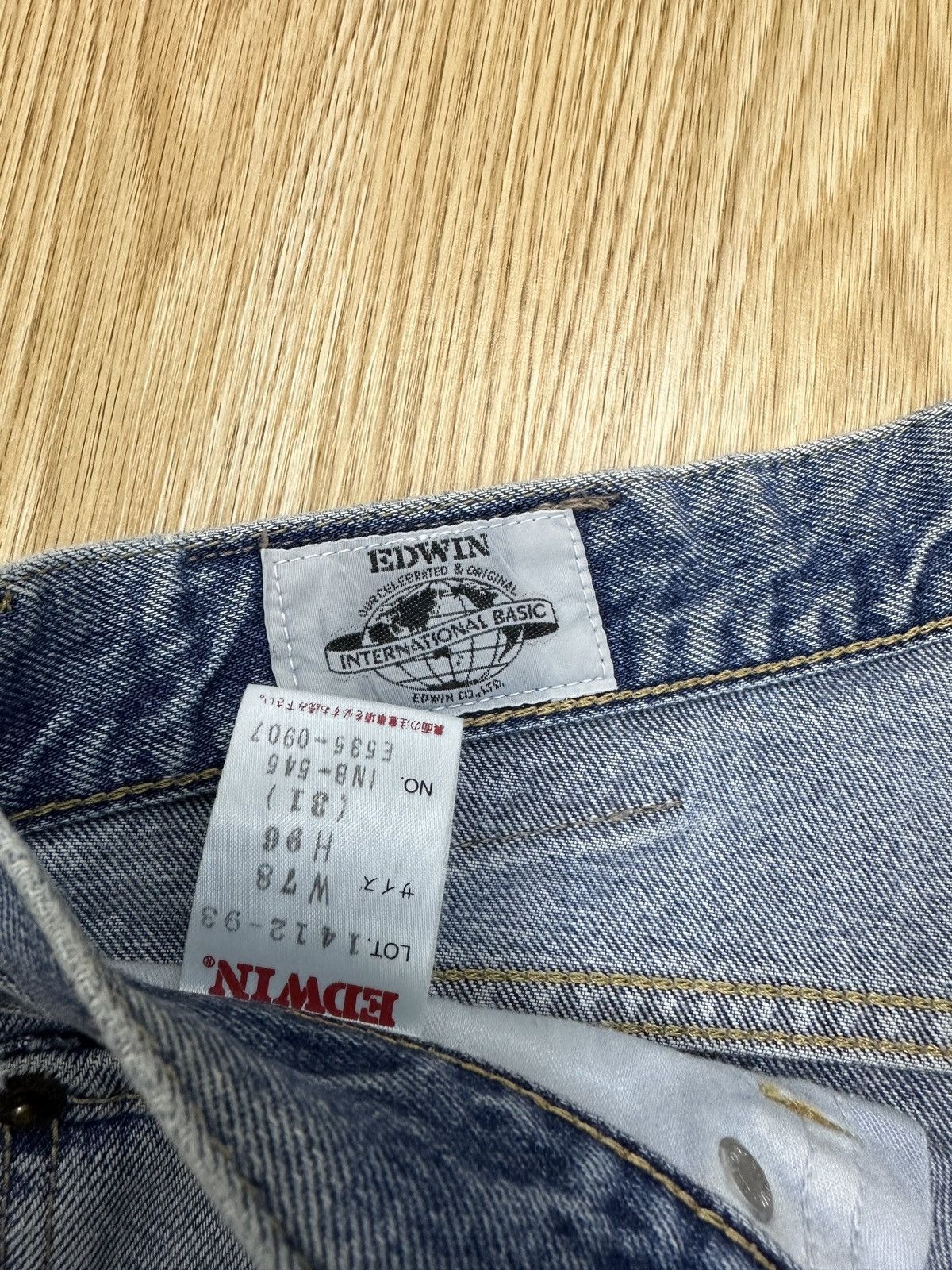 EDWIN INTERNATIONAL BASIC DISTRESSED DENIM-J724
