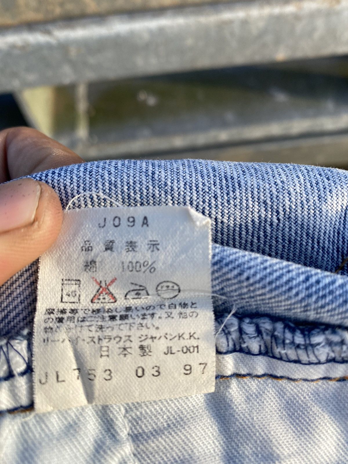 Levi's Vintage THRASHED LEVIS 553 Blue Distressed Jeans Size US 30 / EU 46 - 9 Thumbnail
