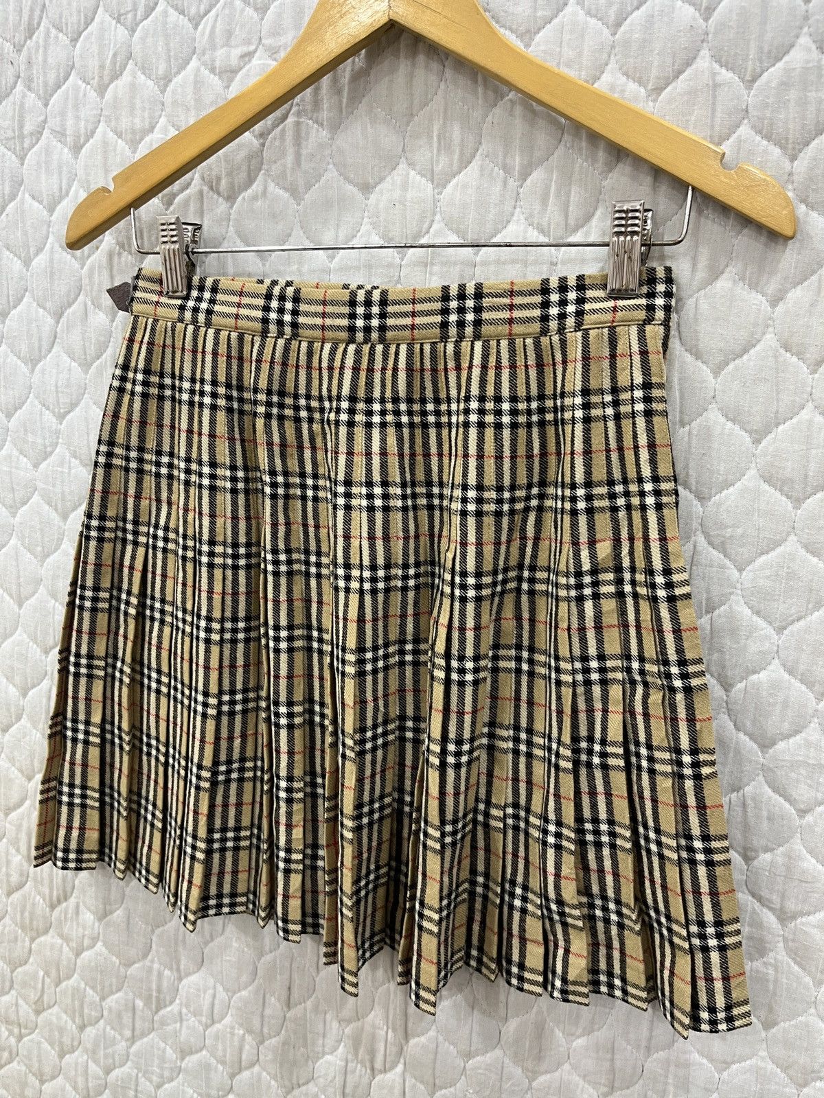 Burberry × Vintage (Yyy). VINTAGE BURBERRYS NOVA CHECK WRAP SKIRTS Size 27" / US 4 / IT 40 - 6 Thumbnail