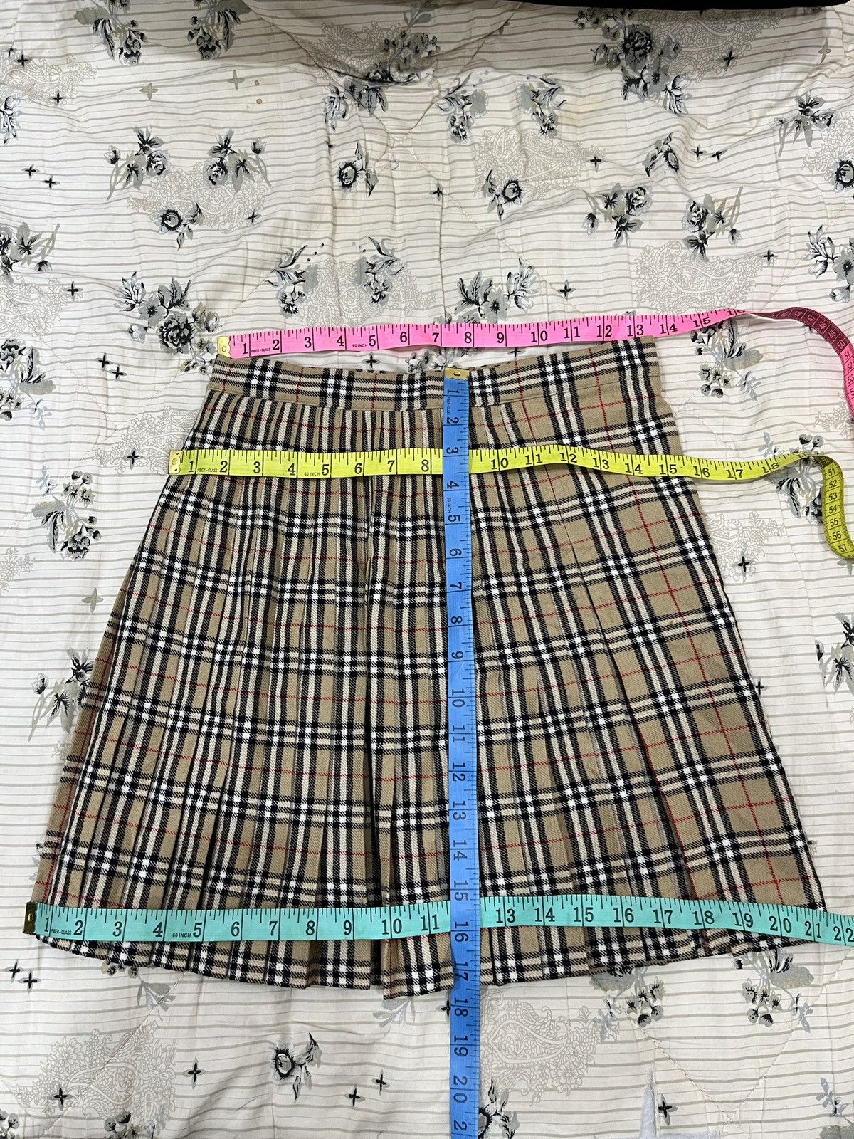 Burberry × Vintage (Yyy). VINTAGE BURBERRYS NOVA CHECK WRAP SKIRTS Size 27" / US 4 / IT 40 - 10 Thumbnail