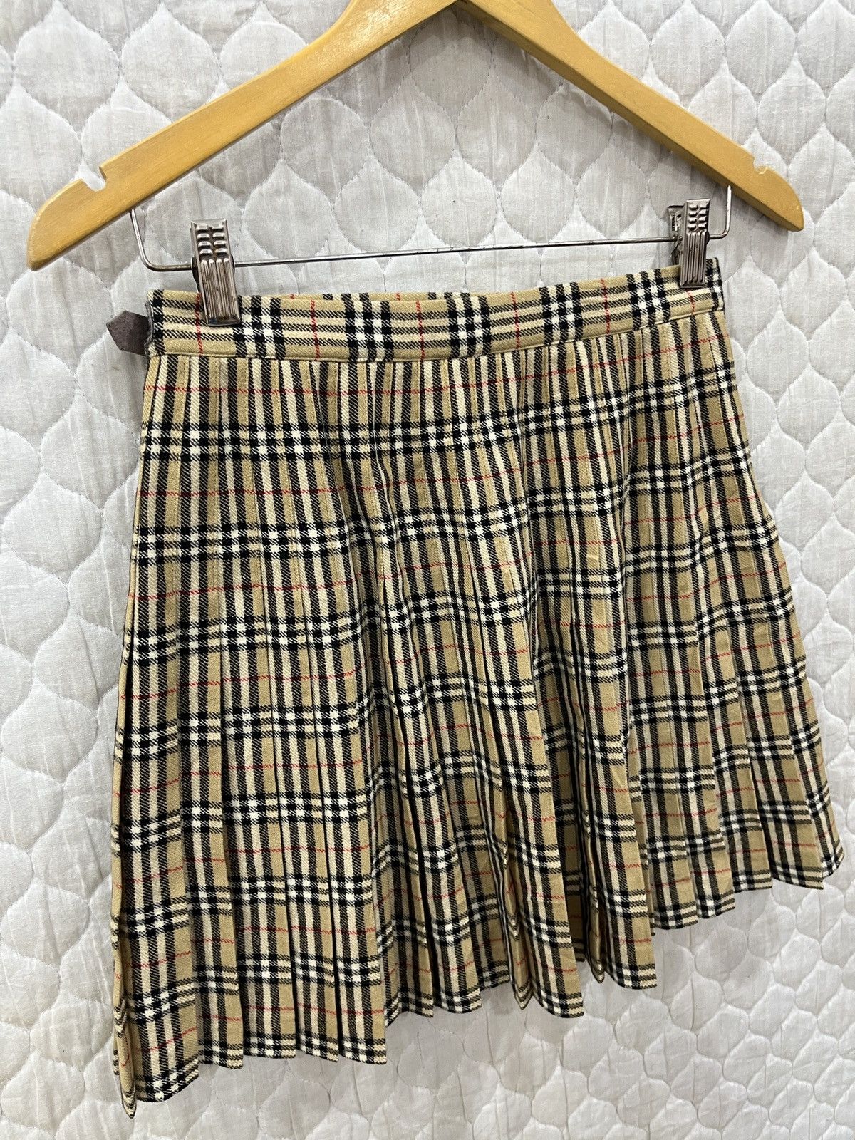 Burberry × Vintage (Yyy). VINTAGE BURBERRYS NOVA CHECK WRAP SKIRTS Size 27" / US 4 / IT 40 - 7 Thumbnail