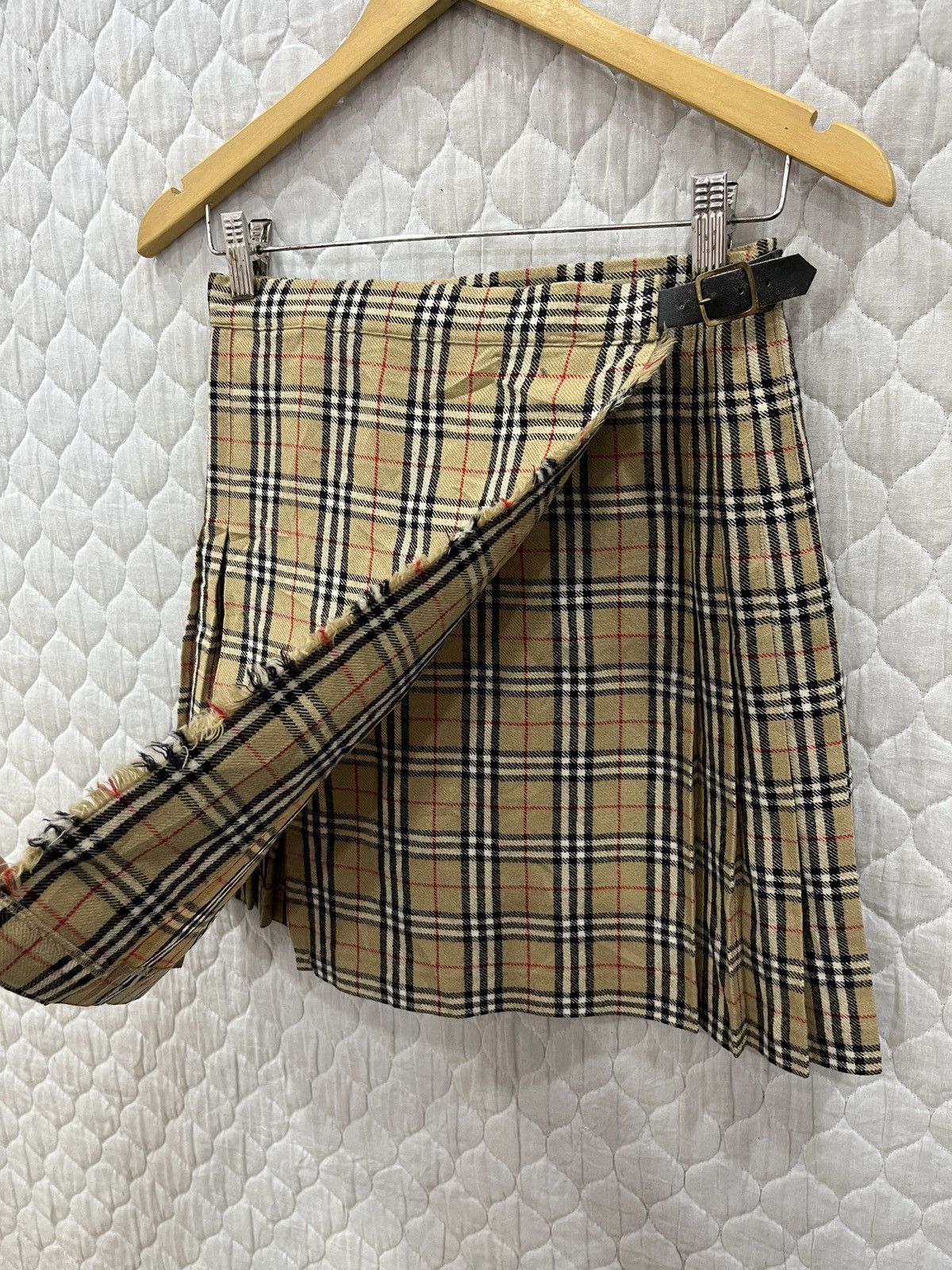 Burberry × Vintage (Yyy). VINTAGE BURBERRYS NOVA CHECK WRAP SKIRTS Size 27" / US 4 / IT 40 - 4 Thumbnail