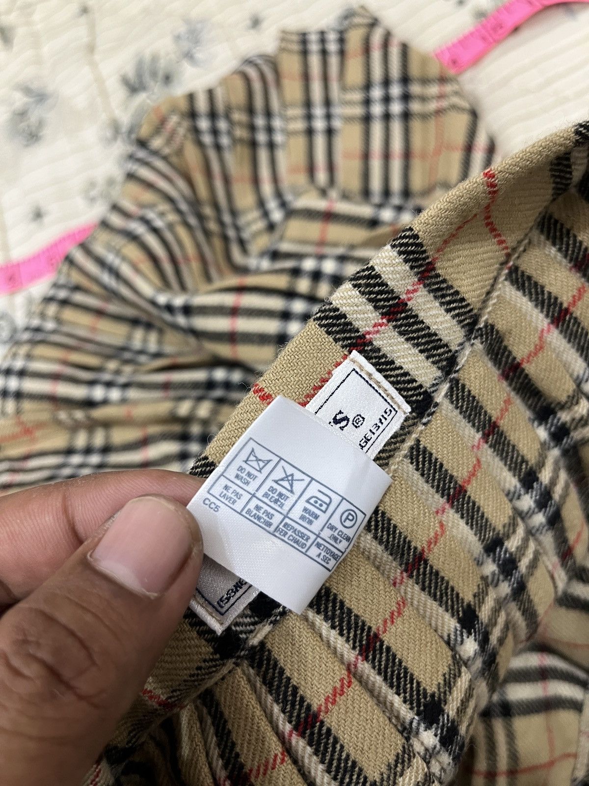 Burberry × Vintage (Yyy). VINTAGE BURBERRYS NOVA CHECK WRAP SKIRTS Size 27" / US 4 / IT 40 - 9 Thumbnail