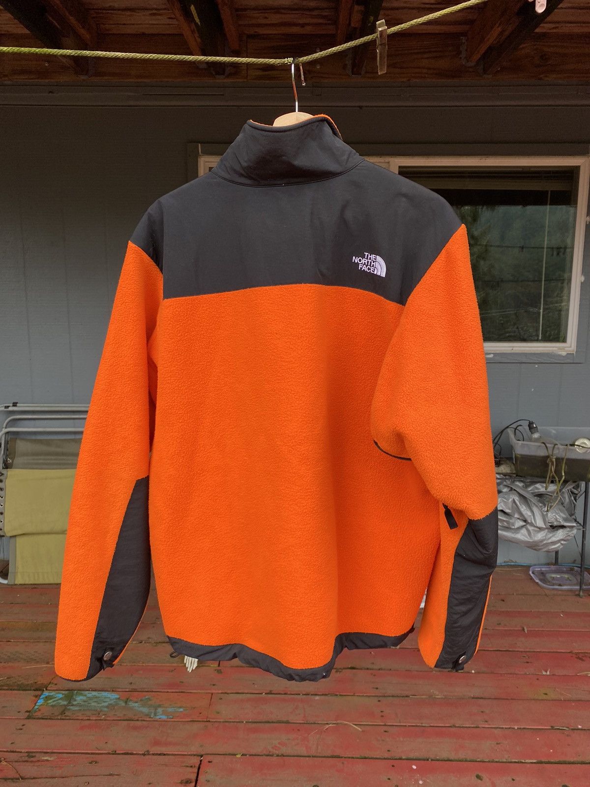 The North Face Black and neon orange north face 95 retro Denali Size US M / EU 48-50 / 2 - 2 Thumbnail